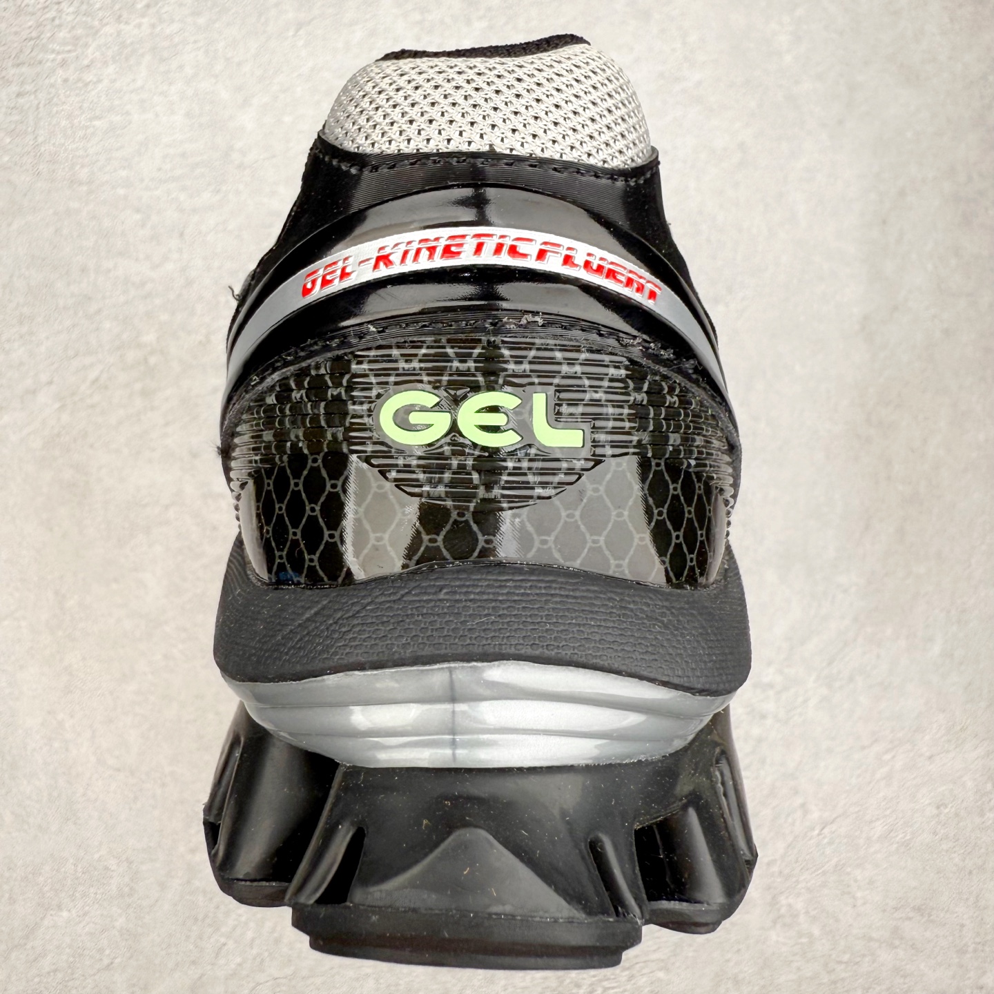 图片[8]-ASICS GEL-KINETIC FLUENT 舒适百搭 合成革耐磨 低帮 休闲跑步鞋 男女同款 ASICS（亚瑟士）是日本实业家鬼冢喜八郎创立的跑鞋运动品牌，名字想法源自著名的拉丁谚语“AnimaSana In Corpore Sano”，意为“健全的精神寓于强健的体魄”。正如其名字的含义，ASICS亚瑟士一直坚信保持身体的健康与活力是打造健康快乐的生活方式的最佳途径。亚瑟士的跑鞋、篮球鞋等系列集专业与美貌于一身，拥有极高的热度。2016年，ASICS在“2016年日本最佳全球品牌”排行榜名列第17名。尺码：36 37 37.5 38 39 39.5 40 40.5 41.5 42 42.5 43.5 44 45-选品中心