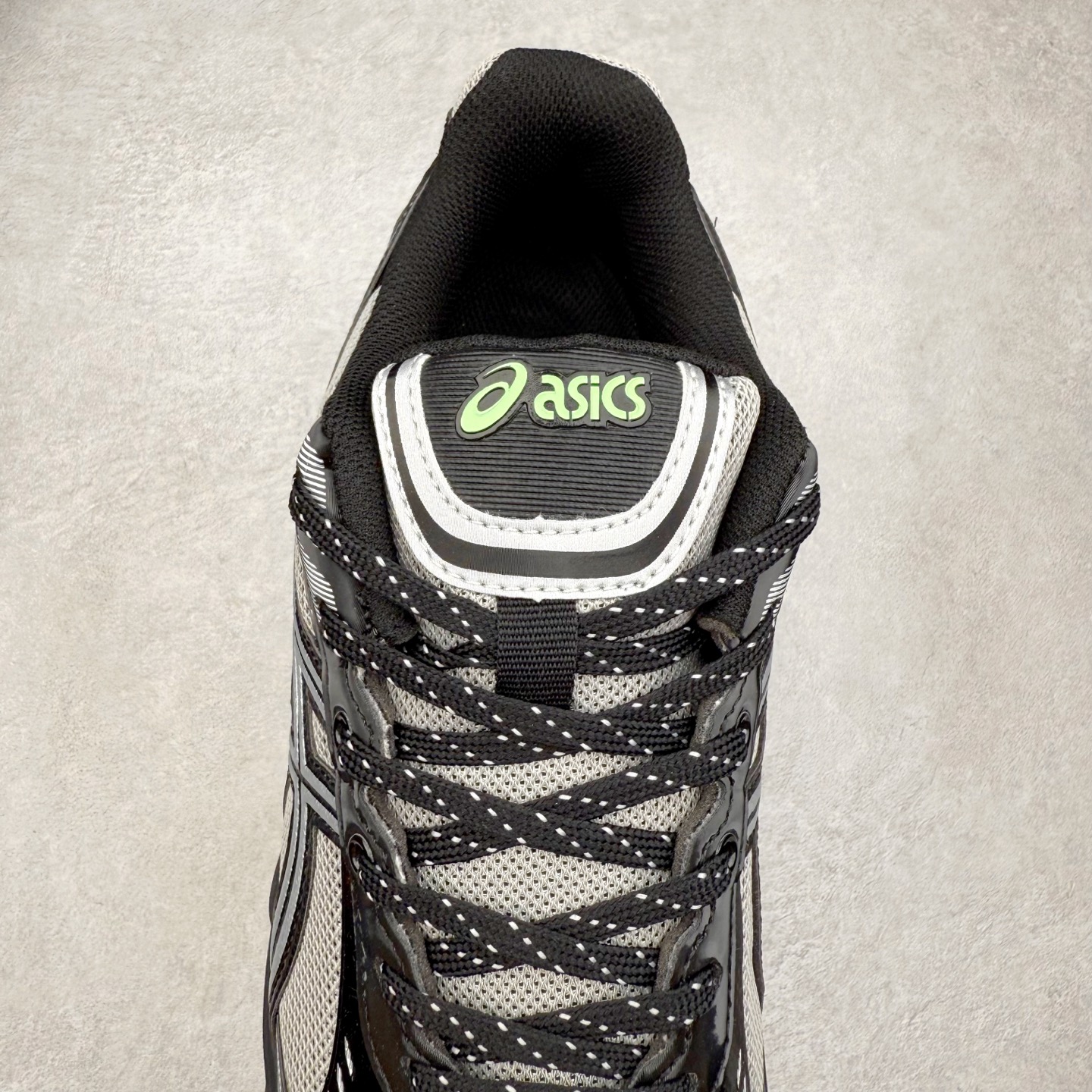 图片[5]-ASICS GEL-KINETIC FLUENT 舒适百搭 合成革耐磨 低帮 休闲跑步鞋 男女同款 ASICS（亚瑟士）是日本实业家鬼冢喜八郎创立的跑鞋运动品牌，名字想法源自著名的拉丁谚语“AnimaSana In Corpore Sano”，意为“健全的精神寓于强健的体魄”。正如其名字的含义，ASICS亚瑟士一直坚信保持身体的健康与活力是打造健康快乐的生活方式的最佳途径。亚瑟士的跑鞋、篮球鞋等系列集专业与美貌于一身，拥有极高的热度。2016年，ASICS在“2016年日本最佳全球品牌”排行榜名列第17名。尺码：36 37 37.5 38 39 39.5 40 40.5 41.5 42 42.5 43.5 44 45-选品中心