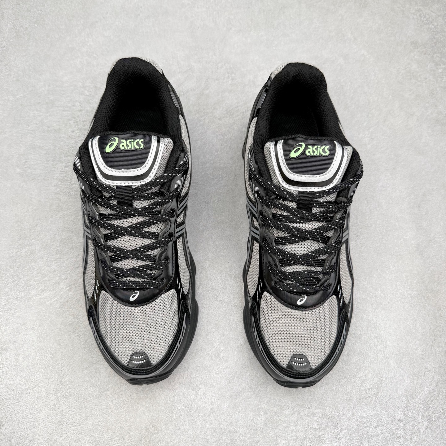 图片[2]-ASICS GEL-KINETIC FLUENT 舒适百搭 合成革耐磨 低帮 休闲跑步鞋 男女同款 ASICS（亚瑟士）是日本实业家鬼冢喜八郎创立的跑鞋运动品牌，名字想法源自著名的拉丁谚语“AnimaSana In Corpore Sano”，意为“健全的精神寓于强健的体魄”。正如其名字的含义，ASICS亚瑟士一直坚信保持身体的健康与活力是打造健康快乐的生活方式的最佳途径。亚瑟士的跑鞋、篮球鞋等系列集专业与美貌于一身，拥有极高的热度。2016年，ASICS在“2016年日本最佳全球品牌”排行榜名列第17名。尺码：36 37 37.5 38 39 39.5 40 40.5 41.5 42 42.5 43.5 44 45-选品中心