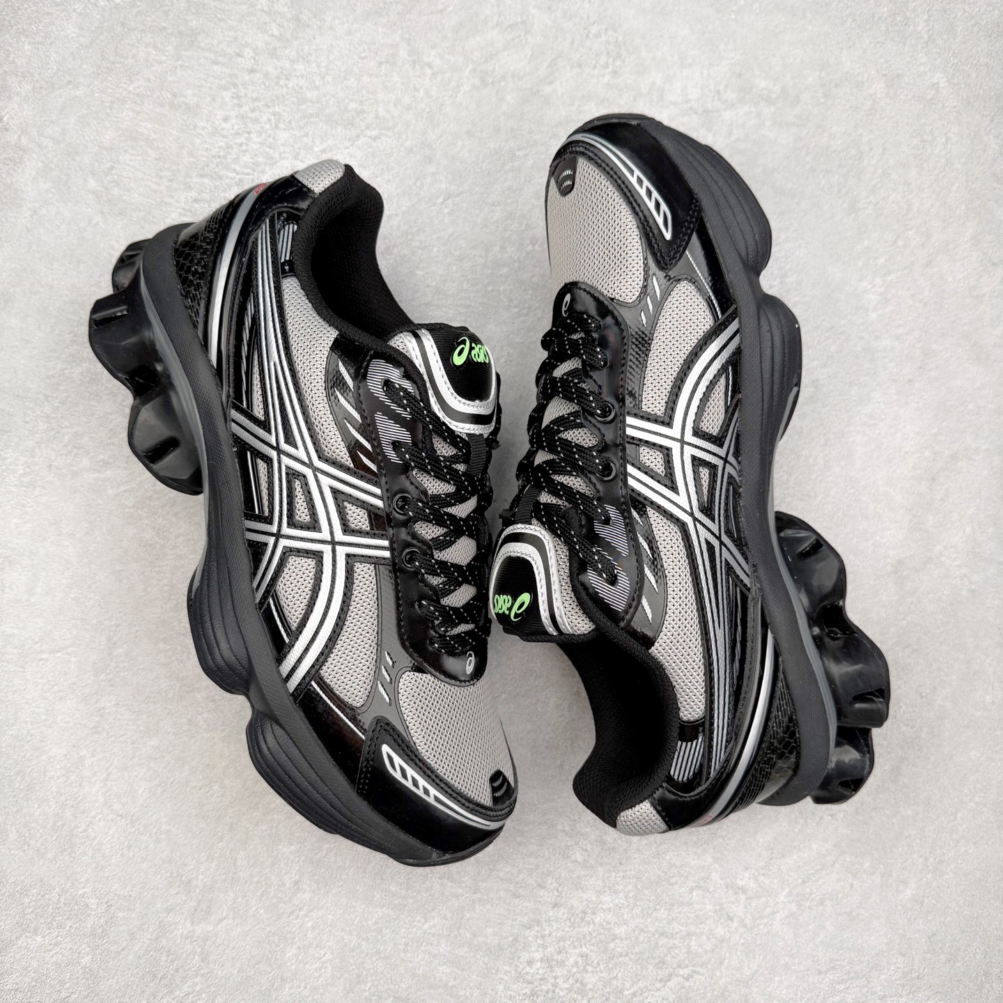 图片[3]-ASICS GEL-KINETIC FLUENT 舒适百搭 合成革耐磨 低帮 休闲跑步鞋 男女同款 ASICS（亚瑟士）是日本实业家鬼冢喜八郎创立的跑鞋运动品牌，名字想法源自著名的拉丁谚语“AnimaSana In Corpore Sano”，意为“健全的精神寓于强健的体魄”。正如其名字的含义，ASICS亚瑟士一直坚信保持身体的健康与活力是打造健康快乐的生活方式的最佳途径。亚瑟士的跑鞋、篮球鞋等系列集专业与美貌于一身，拥有极高的热度。2016年，ASICS在“2016年日本最佳全球品牌”排行榜名列第17名。尺码：36 37 37.5 38 39 39.5 40 40.5 41.5 42 42.5 43.5 44 45-选品中心