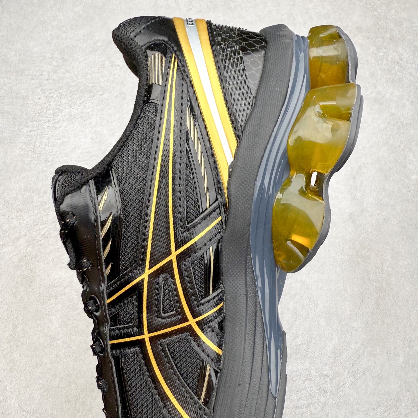 图片[7]-ASICS GEL-KINETIC FLUENT 舒适百搭 合成革耐磨 低帮 休闲跑步鞋 男女同款 ASICS（亚瑟士）是日本实业家鬼冢喜八郎创立的跑鞋运动品牌，名字想法源自著名的拉丁谚语“AnimaSana In Corpore Sano”，意为“健全的精神寓于强健的体魄”。正如其名字的含义，ASICS亚瑟士一直坚信保持身体的健康与活力是打造健康快乐的生活方式的最佳途径。亚瑟士的跑鞋、篮球鞋等系列集专业与美貌于一身，拥有极高的热度。2016年，ASICS在“2016年日本最佳全球品牌”排行榜名列第17名。尺码：36 37 37.5 38 39 39.5 40 40.5 41.5 42 42.5 43.5 44 45-选品中心