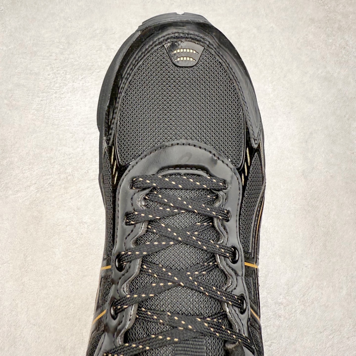 图片[4]-ASICS GEL-KINETIC FLUENT 舒适百搭 合成革耐磨 低帮 休闲跑步鞋 男女同款 ASICS（亚瑟士）是日本实业家鬼冢喜八郎创立的跑鞋运动品牌，名字想法源自著名的拉丁谚语“AnimaSana In Corpore Sano”，意为“健全的精神寓于强健的体魄”。正如其名字的含义，ASICS亚瑟士一直坚信保持身体的健康与活力是打造健康快乐的生活方式的最佳途径。亚瑟士的跑鞋、篮球鞋等系列集专业与美貌于一身，拥有极高的热度。2016年，ASICS在“2016年日本最佳全球品牌”排行榜名列第17名。尺码：36 37 37.5 38 39 39.5 40 40.5 41.5 42 42.5 43.5 44 45-选品中心