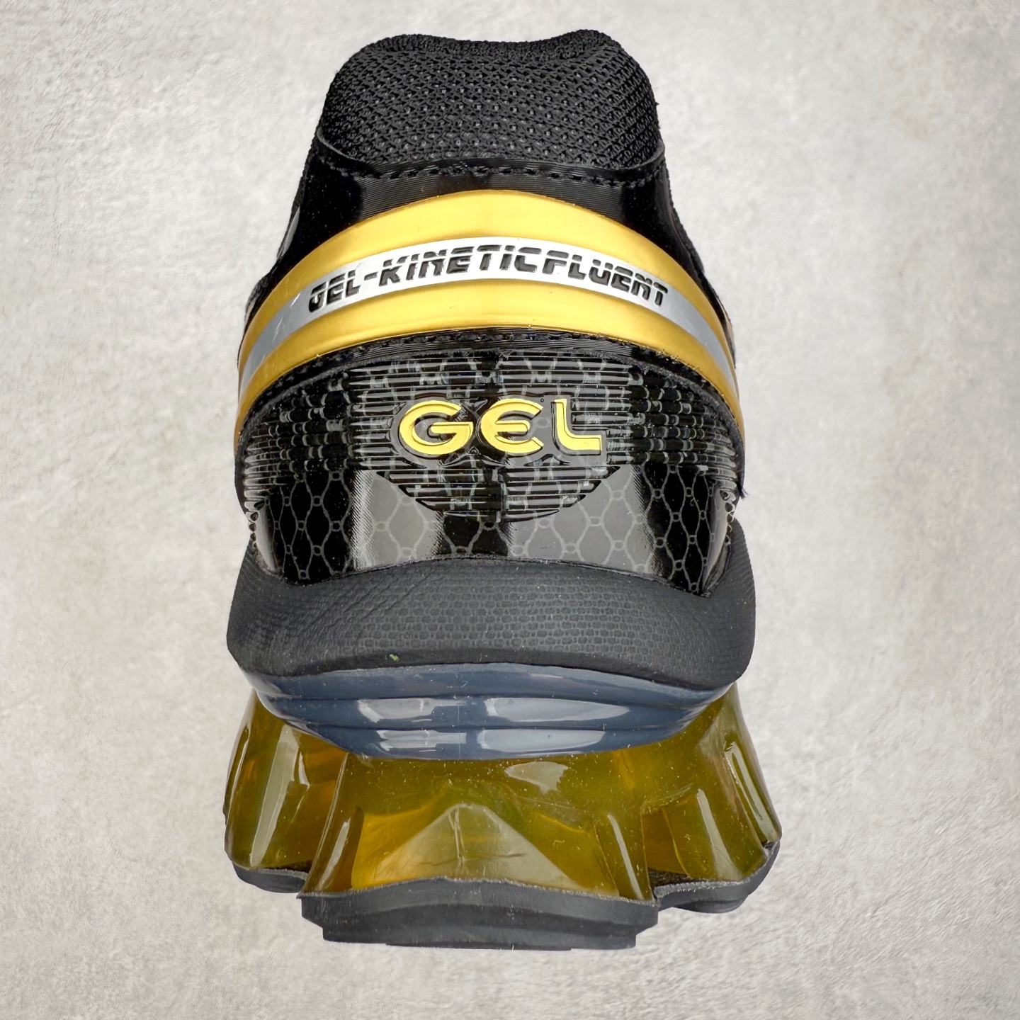 图片[8]-ASICS GEL-KINETIC FLUENT 舒适百搭 合成革耐磨 低帮 休闲跑步鞋 男女同款 ASICS（亚瑟士）是日本实业家鬼冢喜八郎创立的跑鞋运动品牌，名字想法源自著名的拉丁谚语“AnimaSana In Corpore Sano”，意为“健全的精神寓于强健的体魄”。正如其名字的含义，ASICS亚瑟士一直坚信保持身体的健康与活力是打造健康快乐的生活方式的最佳途径。亚瑟士的跑鞋、篮球鞋等系列集专业与美貌于一身，拥有极高的热度。2016年，ASICS在“2016年日本最佳全球品牌”排行榜名列第17名。尺码：36 37 37.5 38 39 39.5 40 40.5 41.5 42 42.5 43.5 44 45-选品中心