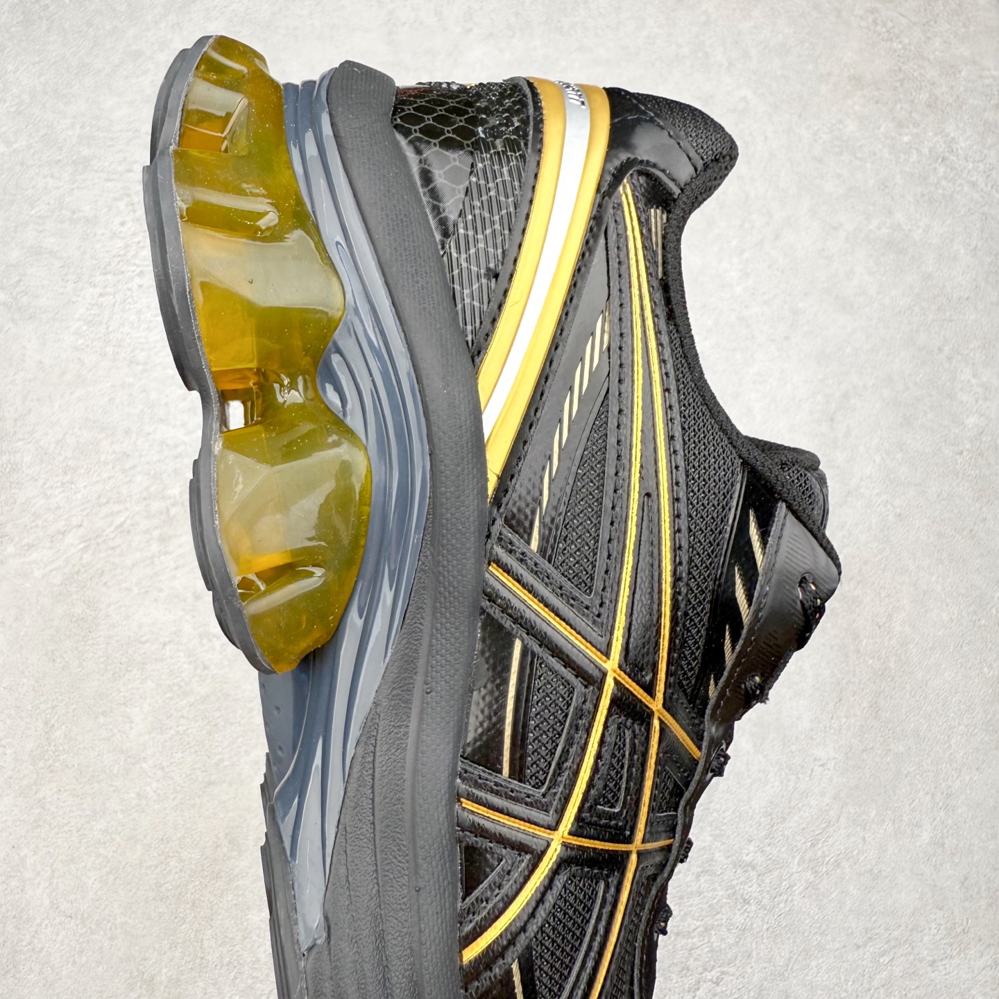 图片[6]-ASICS GEL-KINETIC FLUENT 舒适百搭 合成革耐磨 低帮 休闲跑步鞋 男女同款 ASICS（亚瑟士）是日本实业家鬼冢喜八郎创立的跑鞋运动品牌，名字想法源自著名的拉丁谚语“AnimaSana In Corpore Sano”，意为“健全的精神寓于强健的体魄”。正如其名字的含义，ASICS亚瑟士一直坚信保持身体的健康与活力是打造健康快乐的生活方式的最佳途径。亚瑟士的跑鞋、篮球鞋等系列集专业与美貌于一身，拥有极高的热度。2016年，ASICS在“2016年日本最佳全球品牌”排行榜名列第17名。尺码：36 37 37.5 38 39 39.5 40 40.5 41.5 42 42.5 43.5 44 45-选品中心