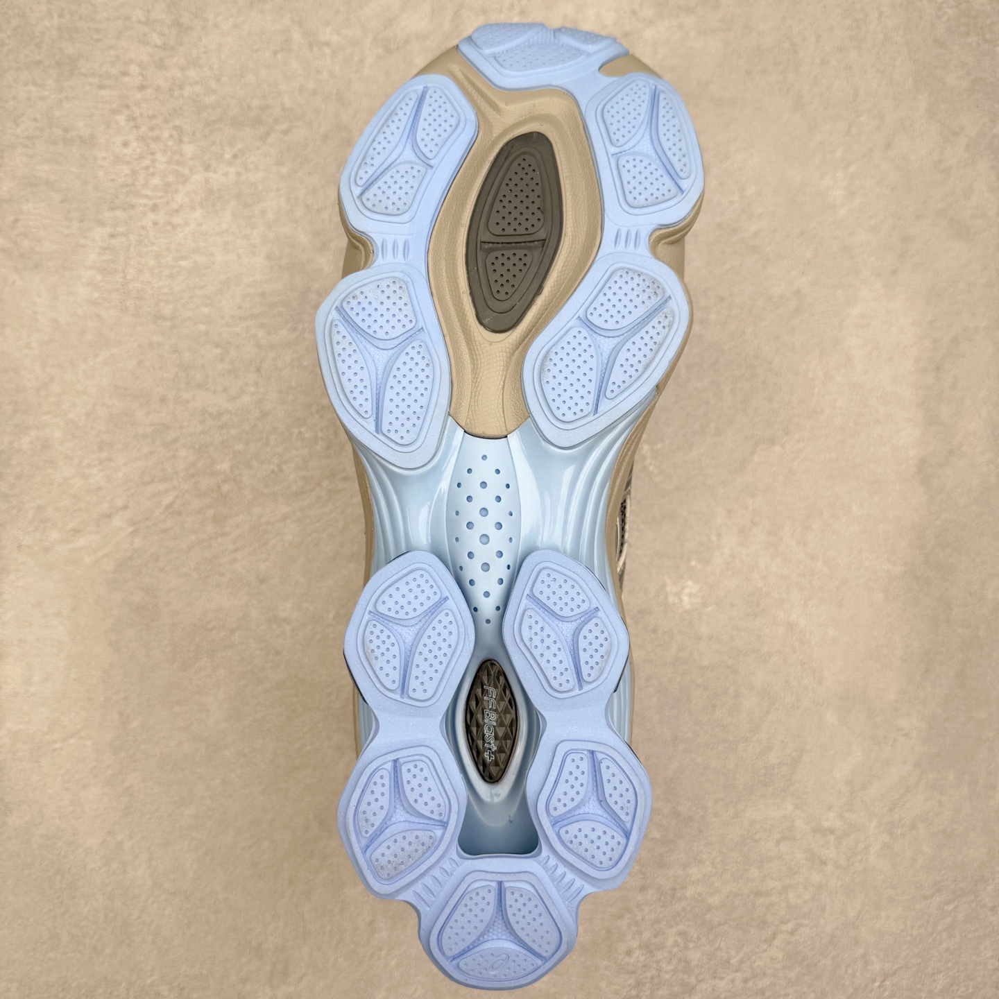 图片[9]-ASICS GEL-KINETIC FLUENT 舒适百搭 合成革耐磨 低帮 休闲跑步鞋 男女同款 ASICS（亚瑟士）是日本实业家鬼冢喜八郎创立的跑鞋运动品牌，名字想法源自著名的拉丁谚语“AnimaSana In Corpore Sano”，意为“健全的精神寓于强健的体魄”。正如其名字的含义，ASICS亚瑟士一直坚信保持身体的健康与活力是打造健康快乐的生活方式的最佳途径。亚瑟士的跑鞋、篮球鞋等系列集专业与美貌于一身，拥有极高的热度。2016年，ASICS在“2016年日本最佳全球品牌”排行榜名列第17名。尺码：36 37 37.5 38 39 39.5 40 40.5 41.5 42 42.5 43.5 44 45-选品中心