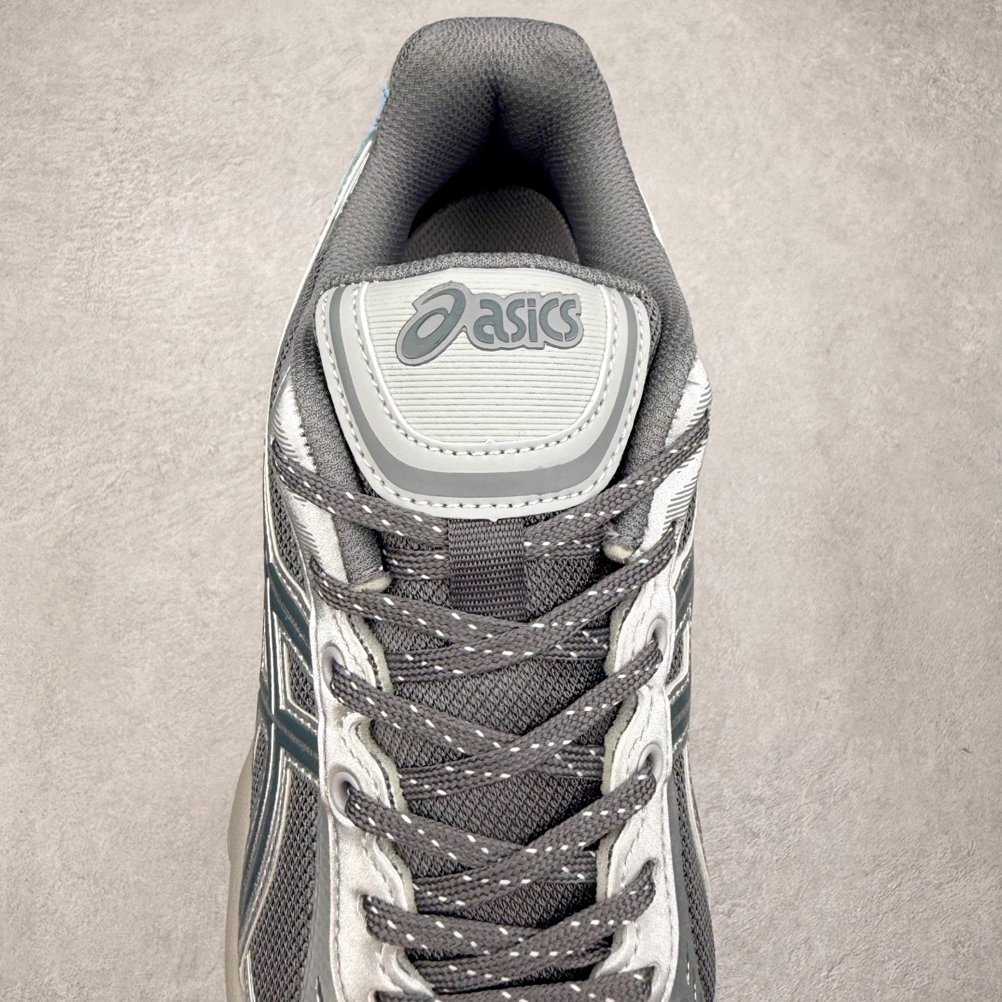 图片[5]-ASICS GEL-KINETIC FLUENT 舒适百搭 合成革耐磨 低帮 休闲跑步鞋 男女同款 ASICS（亚瑟士）是日本实业家鬼冢喜八郎创立的跑鞋运动品牌，名字想法源自著名的拉丁谚语“AnimaSana In Corpore Sano”，意为“健全的精神寓于强健的体魄”。正如其名字的含义，ASICS亚瑟士一直坚信保持身体的健康与活力是打造健康快乐的生活方式的最佳途径。亚瑟士的跑鞋、篮球鞋等系列集专业与美貌于一身，拥有极高的热度。2016年，ASICS在“2016年日本最佳全球品牌”排行榜名列第17名。尺码：36 37 37.5 38 39 39.5 40 40.5 41.5 42 42.5 43.5 44 45-选品中心