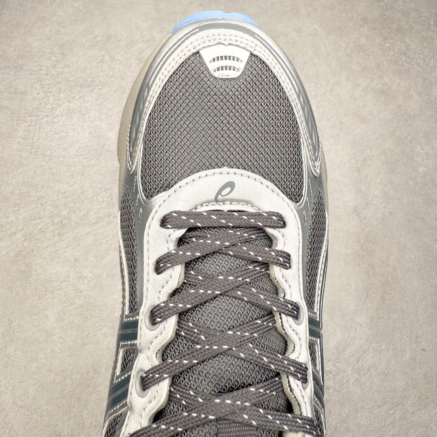 图片[4]-ASICS GEL-KINETIC FLUENT 舒适百搭 合成革耐磨 低帮 休闲跑步鞋 男女同款 ASICS（亚瑟士）是日本实业家鬼冢喜八郎创立的跑鞋运动品牌，名字想法源自著名的拉丁谚语“AnimaSana In Corpore Sano”，意为“健全的精神寓于强健的体魄”。正如其名字的含义，ASICS亚瑟士一直坚信保持身体的健康与活力是打造健康快乐的生活方式的最佳途径。亚瑟士的跑鞋、篮球鞋等系列集专业与美貌于一身，拥有极高的热度。2016年，ASICS在“2016年日本最佳全球品牌”排行榜名列第17名。尺码：36 37 37.5 38 39 39.5 40 40.5 41.5 42 42.5 43.5 44 45-选品中心