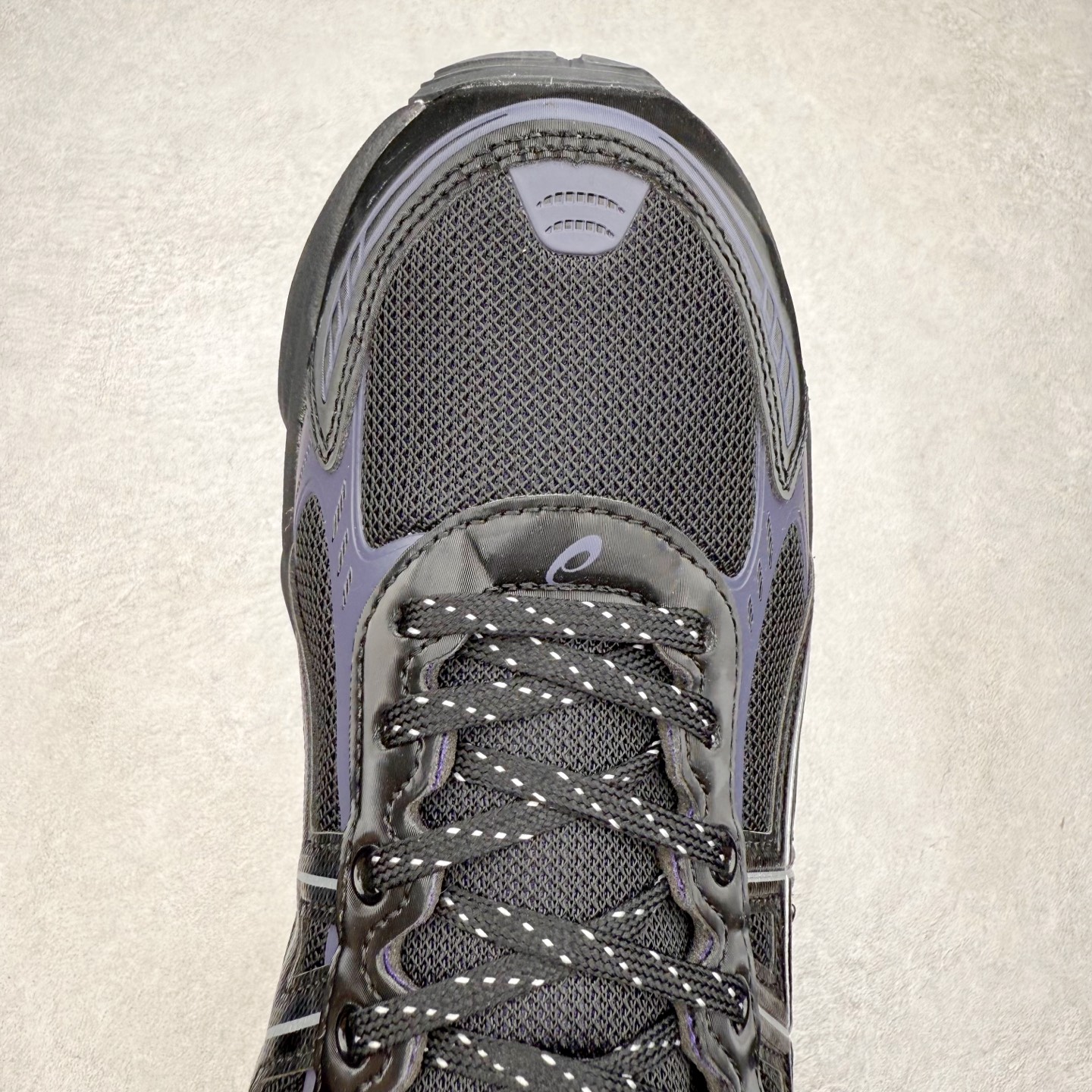 图片[4]-ASICS GEL-KINETIC FLUENT 舒适百搭 合成革耐磨 低帮 休闲跑步鞋 男女同款 ASICS（亚瑟士）是日本实业家鬼冢喜八郎创立的跑鞋运动品牌，名字想法源自著名的拉丁谚语“AnimaSana In Corpore Sano”，意为“健全的精神寓于强健的体魄”。正如其名字的含义，ASICS亚瑟士一直坚信保持身体的健康与活力是打造健康快乐的生活方式的最佳途径。亚瑟士的跑鞋、篮球鞋等系列集专业与美貌于一身，拥有极高的热度。2016年，ASICS在“2016年日本最佳全球品牌”排行榜名列第17名。尺码：36 37 37.5 38 39 39.5 40 40.5 41.5 42 42.5 43.5 44 45-选品中心