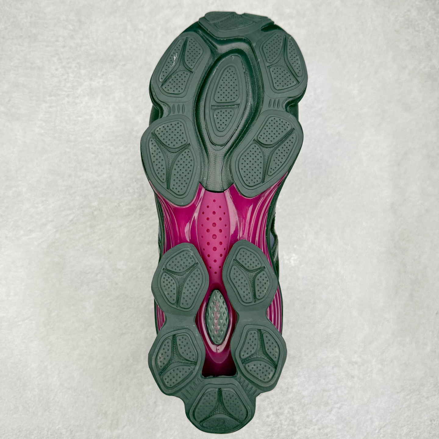 图片[9]-ASICS GEL-KINETIC FLUENT 舒适百搭 合成革耐磨 低帮 休闲跑步鞋 男女同款 ASICS（亚瑟士）是日本实业家鬼冢喜八郎创立的跑鞋运动品牌，名字想法源自著名的拉丁谚语“AnimaSana In Corpore Sano”，意为“健全的精神寓于强健的体魄”。正如其名字的含义，ASICS亚瑟士一直坚信保持身体的健康与活力是打造健康快乐的生活方式的最佳途径。亚瑟士的跑鞋、篮球鞋等系列集专业与美貌于一身，拥有极高的热度。2016年，ASICS在“2016年日本最佳全球品牌”排行榜名列第17名。尺码：36 37 37.5 38 39 39.5 40 40.5 41.5 42 42.5 43.5 44 45-选品中心