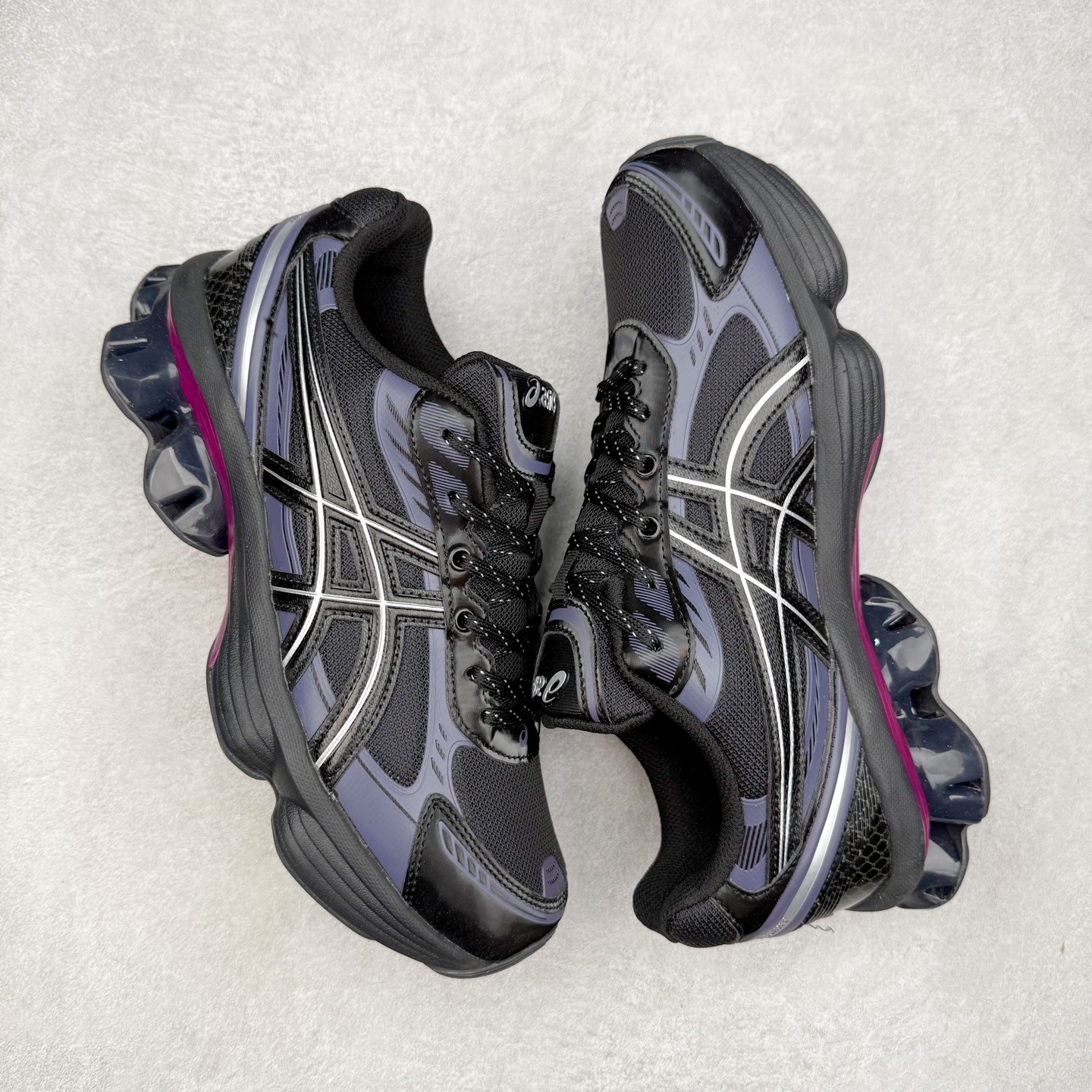 图片[3]-ASICS GEL-KINETIC FLUENT 舒适百搭 合成革耐磨 低帮 休闲跑步鞋 男女同款 ASICS（亚瑟士）是日本实业家鬼冢喜八郎创立的跑鞋运动品牌，名字想法源自著名的拉丁谚语“AnimaSana In Corpore Sano”，意为“健全的精神寓于强健的体魄”。正如其名字的含义，ASICS亚瑟士一直坚信保持身体的健康与活力是打造健康快乐的生活方式的最佳途径。亚瑟士的跑鞋、篮球鞋等系列集专业与美貌于一身，拥有极高的热度。2016年，ASICS在“2016年日本最佳全球品牌”排行榜名列第17名。尺码：36 37 37.5 38 39 39.5 40 40.5 41.5 42 42.5 43.5 44 45-选品中心