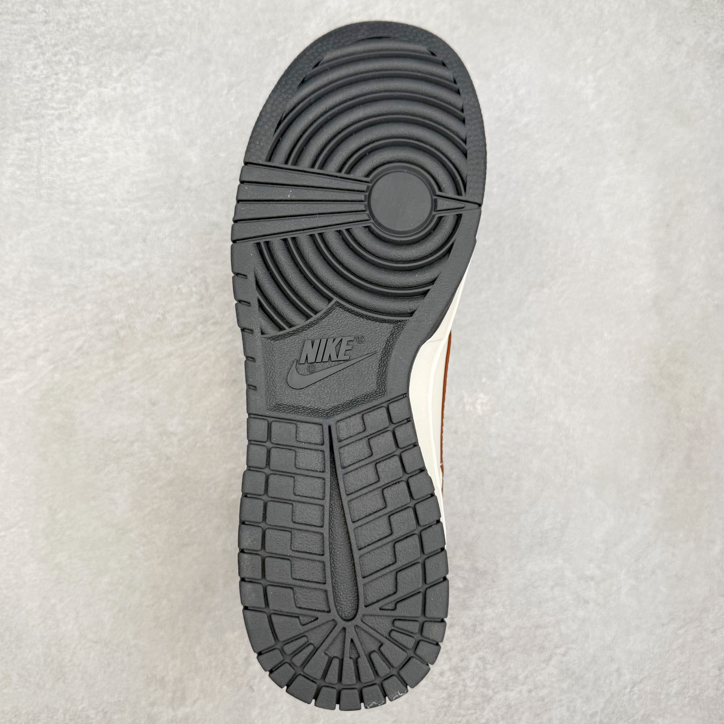 图片[9]-＃F版 NK Dunk Low IM6670-202 极限压缩利润空间 超乎所想的高性价比 用料绝不含糊 原盒原配 正确耐磨橡胶大底 超高清洁度 全鞋零毛边皮料切割 全套原楦原模倾力打造完美版型 尺码：36 36.5 37.5 38 38.5 39 40 40.5 41 42 42.5 43 44 44.5 45 46 47.5-选品中心