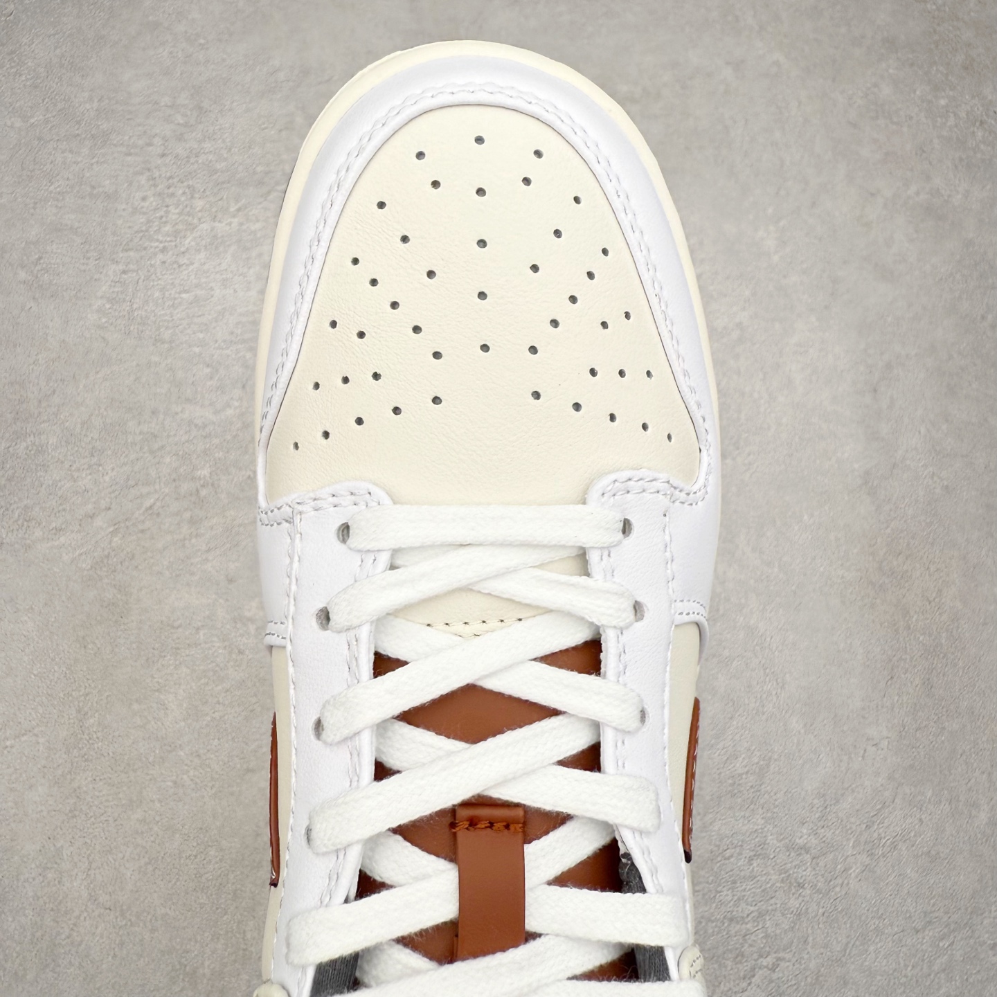 图片[4]-＃F版 NK Dunk Low IM6670-202 极限压缩利润空间 超乎所想的高性价比 用料绝不含糊 原盒原配 正确耐磨橡胶大底 超高清洁度 全鞋零毛边皮料切割 全套原楦原模倾力打造完美版型 尺码：36 36.5 37.5 38 38.5 39 40 40.5 41 42 42.5 43 44 44.5 45 46 47.5-选品中心