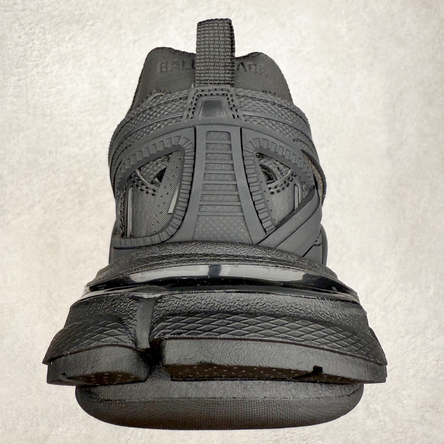 图片[8]-＃福利特价 BALENCIAGA Track 2 Sneakers 巴黎世家 轨道镂空二代 纯黑 全新版面采用176块独立部件拼接而成 #全部原档案原楦数据开发 #1：1比例克重 原装全掌升级乳胶鞋垫设计 #市面最为正确东莞代工原底 尺码：35 36 37 38 39 40 41 42 43 44 45-选品中心