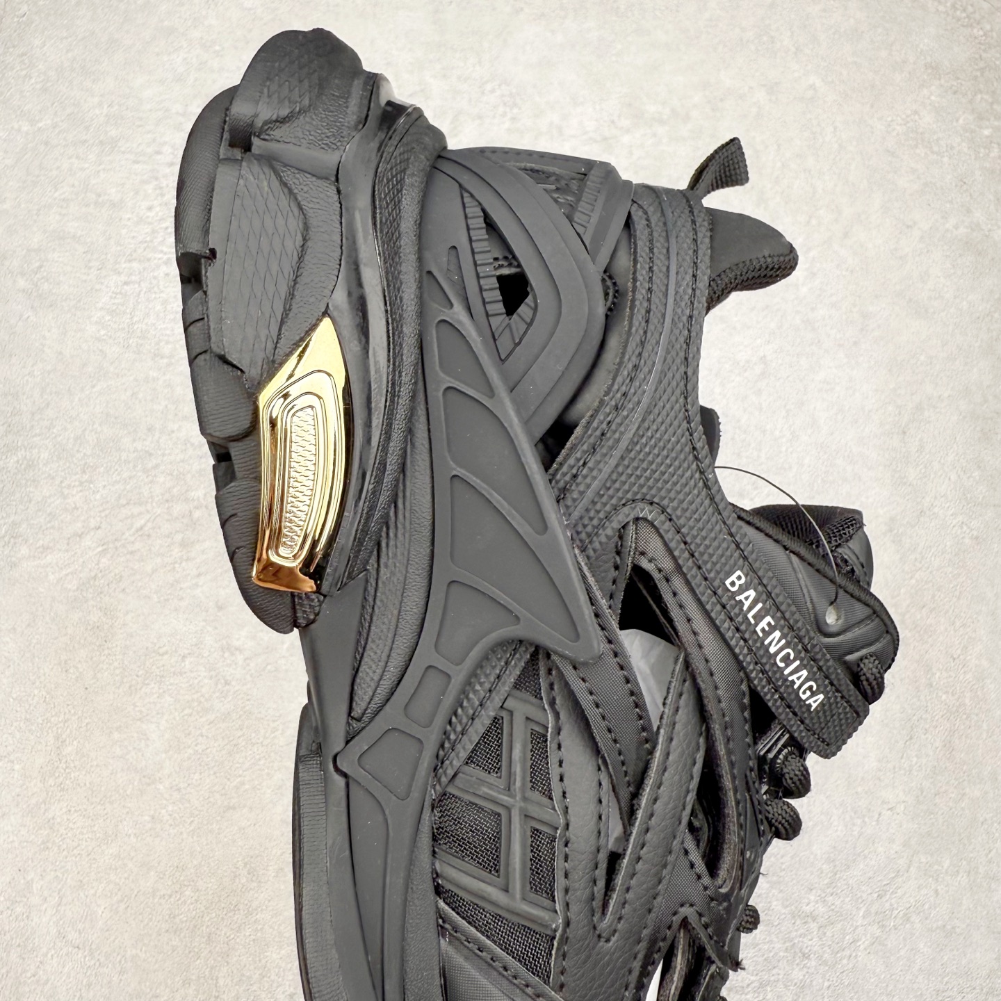 图片[6]-＃福利特价 BALENCIAGA Track 2 Sneakers 巴黎世家 轨道镂空二代 纯黑 全新版面采用176块独立部件拼接而成 #全部原档案原楦数据开发 #1：1比例克重 原装全掌升级乳胶鞋垫设计 #市面最为正确东莞代工原底 尺码：35 36 37 38 39 40 41 42 43 44 45-选品中心