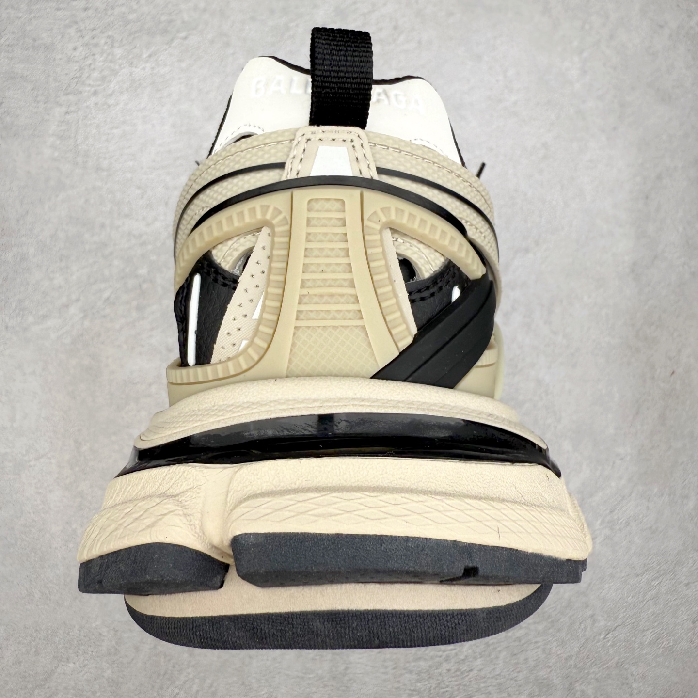 图片[8]-＃福利特价 BALENCIAGA Track 2 Sneakers 巴黎世家 轨道镂空二代 纯黑 全新版面采用176块独立部件拼接而成 #全部原档案原楦数据开发 #1：1比例克重 原装全掌升级乳胶鞋垫设计 #市面最为正确东莞代工原底 尺码：35 36 37 38 39 40 41 42 43 44 45-选品中心