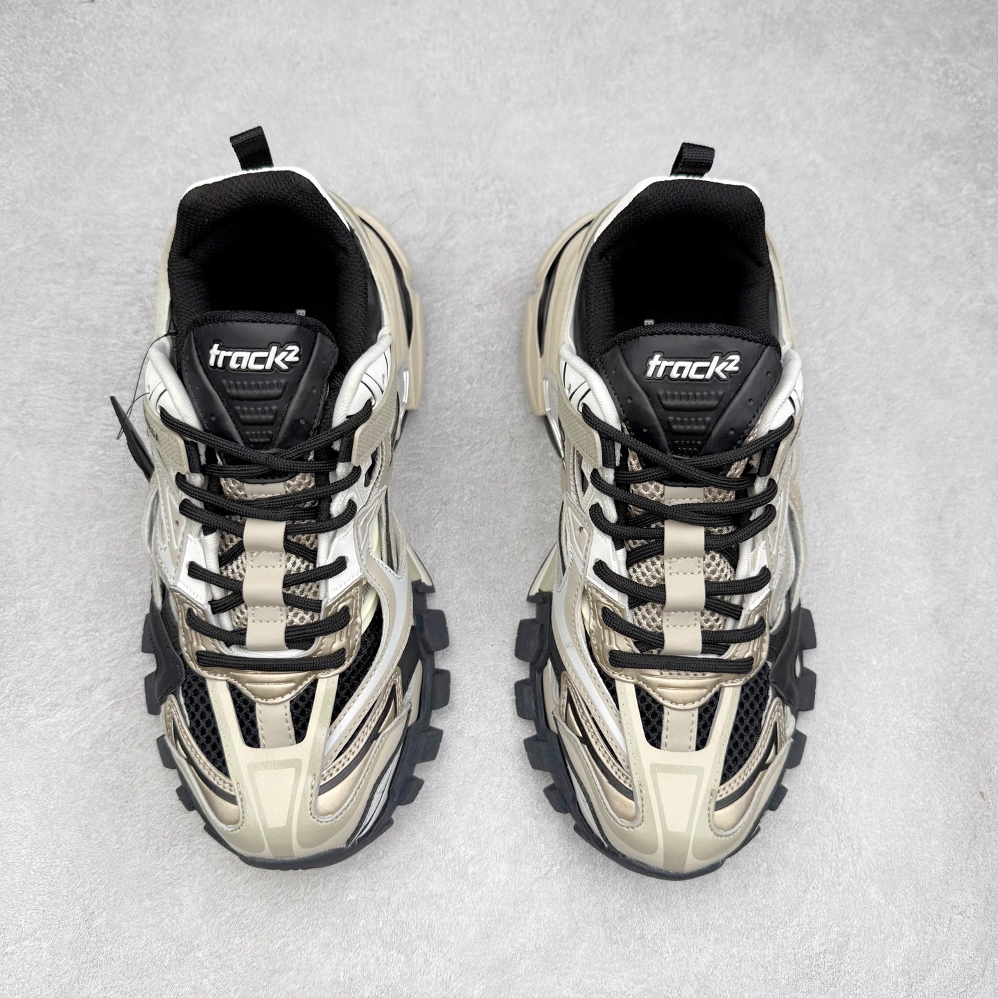 图片[2]-＃福利特价 BALENCIAGA Track 2 Sneakers 巴黎世家 轨道镂空二代 纯黑 全新版面采用176块独立部件拼接而成 #全部原档案原楦数据开发 #1：1比例克重 原装全掌升级乳胶鞋垫设计 #市面最为正确东莞代工原底 尺码：35 36 37 38 39 40 41 42 43 44 45-选品中心