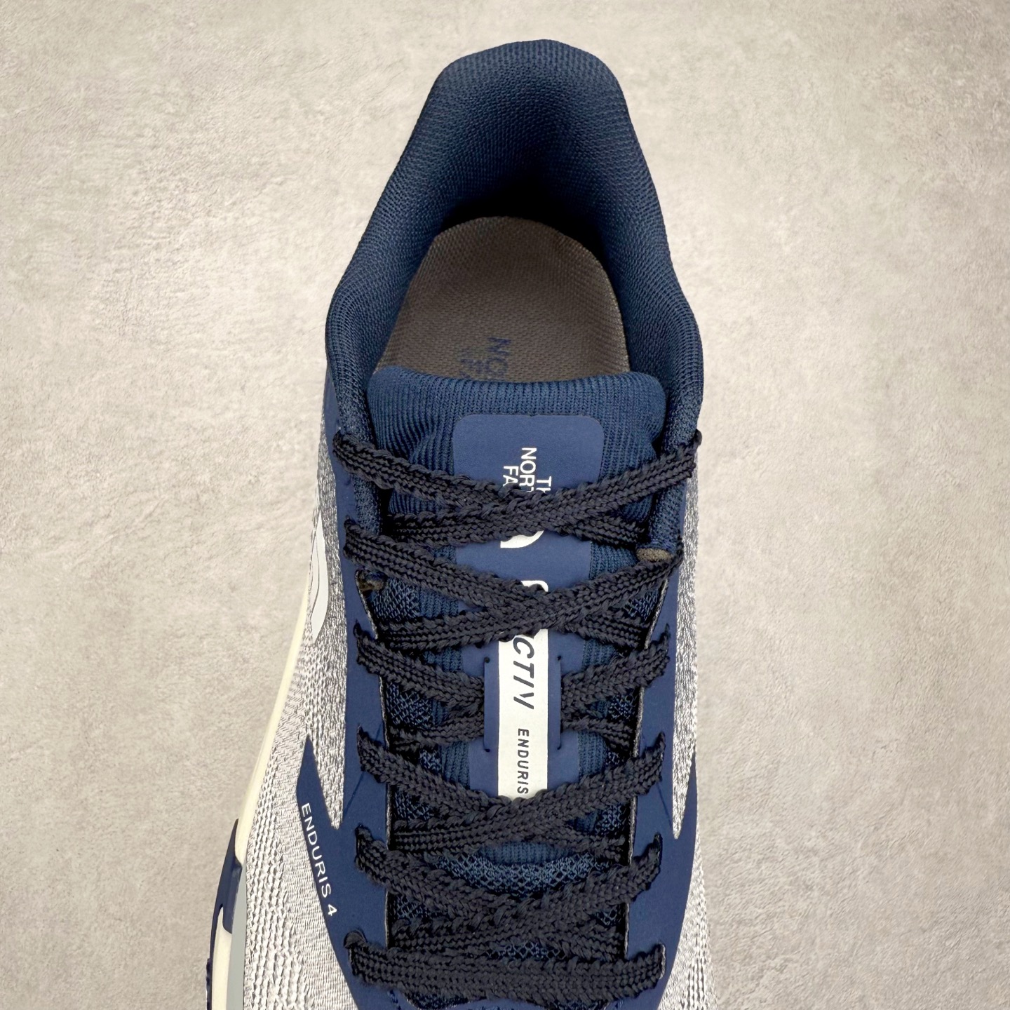 图片[5]-THE NORTH FACE Vectiv Enduris 4 北面舒适柔软透气轻便 越野跑步鞋 North Face于1966年成立，一直致力于为户外运动员的每一次严酷探索提供专业装备。作为全球户外运动领导品牌，The NorthFace以经过专业运动员测试、适应各类户外需求的产品助力探索者不断超越自我，激发人类潜能。The North Face象征着众多山脉中更冷、更值得挑战的北坡。品牌标志则来自Half Dome，一座位于美国加州Yosemite NationalPark（优胜美地国家公园）里的山峰，中文名字取为「北面」，象征着不畏惧的户外探索精神。1997年，The North Face采用全新的宣传标语「Never Stop Exploring探索永不停止」，体现品牌的探索精神，成为品牌的座右铭。实拍调校N版已经零色差零失真 百分百还原实物色彩所见即所得 不存在货不对板色差等低级问题 选购参考实物拍摄 不混卖不参货 只用心做好货严格选品 承诺混一赔十 尺码：36 36.5 37.5 38 38.5 39 40 40.5 41 42 42.5 43 44 44.5 45-选品中心