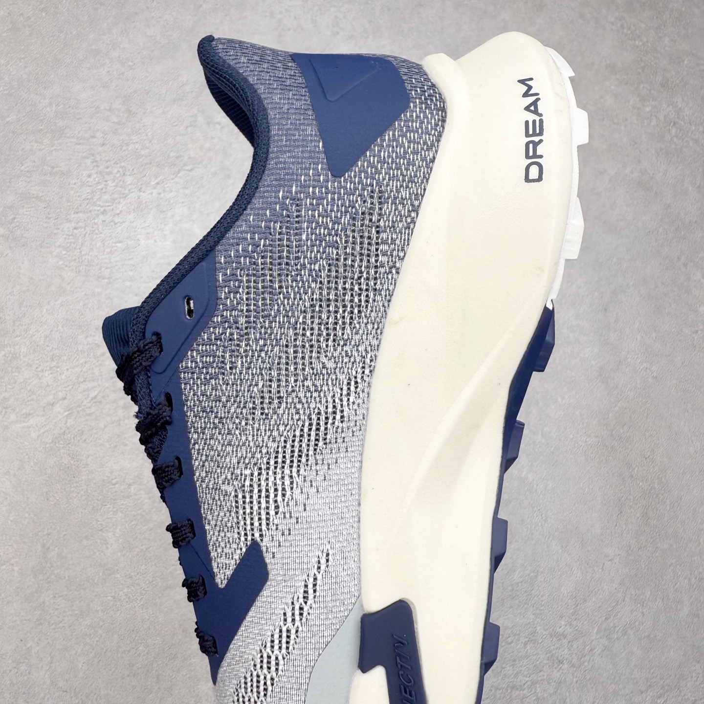 图片[7]-THE NORTH FACE Vectiv Enduris 4 北面舒适柔软透气轻便 越野跑步鞋 North Face于1966年成立，一直致力于为户外运动员的每一次严酷探索提供专业装备。作为全球户外运动领导品牌，The NorthFace以经过专业运动员测试、适应各类户外需求的产品助力探索者不断超越自我，激发人类潜能。The North Face象征着众多山脉中更冷、更值得挑战的北坡。品牌标志则来自Half Dome，一座位于美国加州Yosemite NationalPark（优胜美地国家公园）里的山峰，中文名字取为「北面」，象征着不畏惧的户外探索精神。1997年，The North Face采用全新的宣传标语「Never Stop Exploring探索永不停止」，体现品牌的探索精神，成为品牌的座右铭。实拍调校N版已经零色差零失真 百分百还原实物色彩所见即所得 不存在货不对板色差等低级问题 选购参考实物拍摄 不混卖不参货 只用心做好货严格选品 承诺混一赔十 尺码：36 36.5 37.5 38 38.5 39 40 40.5 41 42 42.5 43 44 44.5 45-选品中心