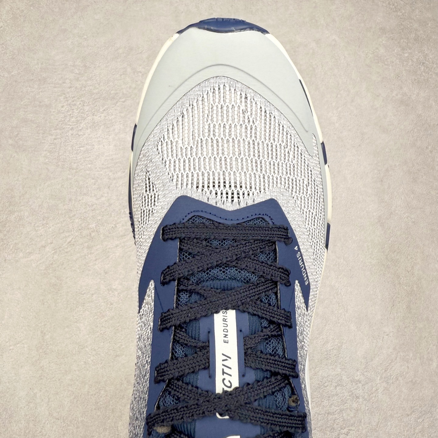 图片[4]-THE NORTH FACE Vectiv Enduris 4 北面舒适柔软透气轻便 越野跑步鞋 North Face于1966年成立，一直致力于为户外运动员的每一次严酷探索提供专业装备。作为全球户外运动领导品牌，The NorthFace以经过专业运动员测试、适应各类户外需求的产品助力探索者不断超越自我，激发人类潜能。The North Face象征着众多山脉中更冷、更值得挑战的北坡。品牌标志则来自Half Dome，一座位于美国加州Yosemite NationalPark（优胜美地国家公园）里的山峰，中文名字取为「北面」，象征着不畏惧的户外探索精神。1997年，The North Face采用全新的宣传标语「Never Stop Exploring探索永不停止」，体现品牌的探索精神，成为品牌的座右铭。实拍调校N版已经零色差零失真 百分百还原实物色彩所见即所得 不存在货不对板色差等低级问题 选购参考实物拍摄 不混卖不参货 只用心做好货严格选品 承诺混一赔十 尺码：36 36.5 37.5 38 38.5 39 40 40.5 41 42 42.5 43 44 44.5 45-选品中心