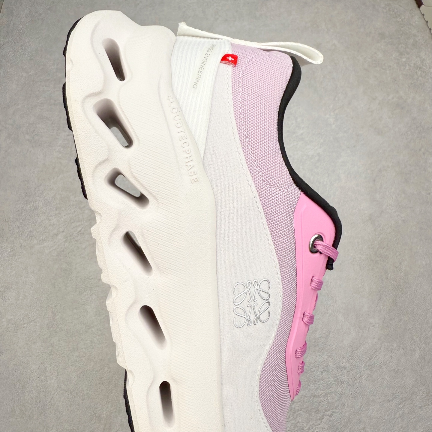 图片[6]-LOEWE x On Cloudtilt 2.0 昂跑罗意威联名 圆头系带生活休闲鞋 此运动品牌 开创于2010年 缓震着陆、强效回弹、轻柔质感的设计构思始终是ON研制关键 与此同时基于“为全球提供革新性的跑步感受”信念 陆续推出了多款跑鞋及其以专业运动人体跑步工程学为设计关键的功能性跑步服饰设备 让跑者不费力气地畅快畅跑 尺码：36 36.5 37.5 38 38.5 39 40 40.5 41 42 42.5 43 44 44.5 45-选品中心