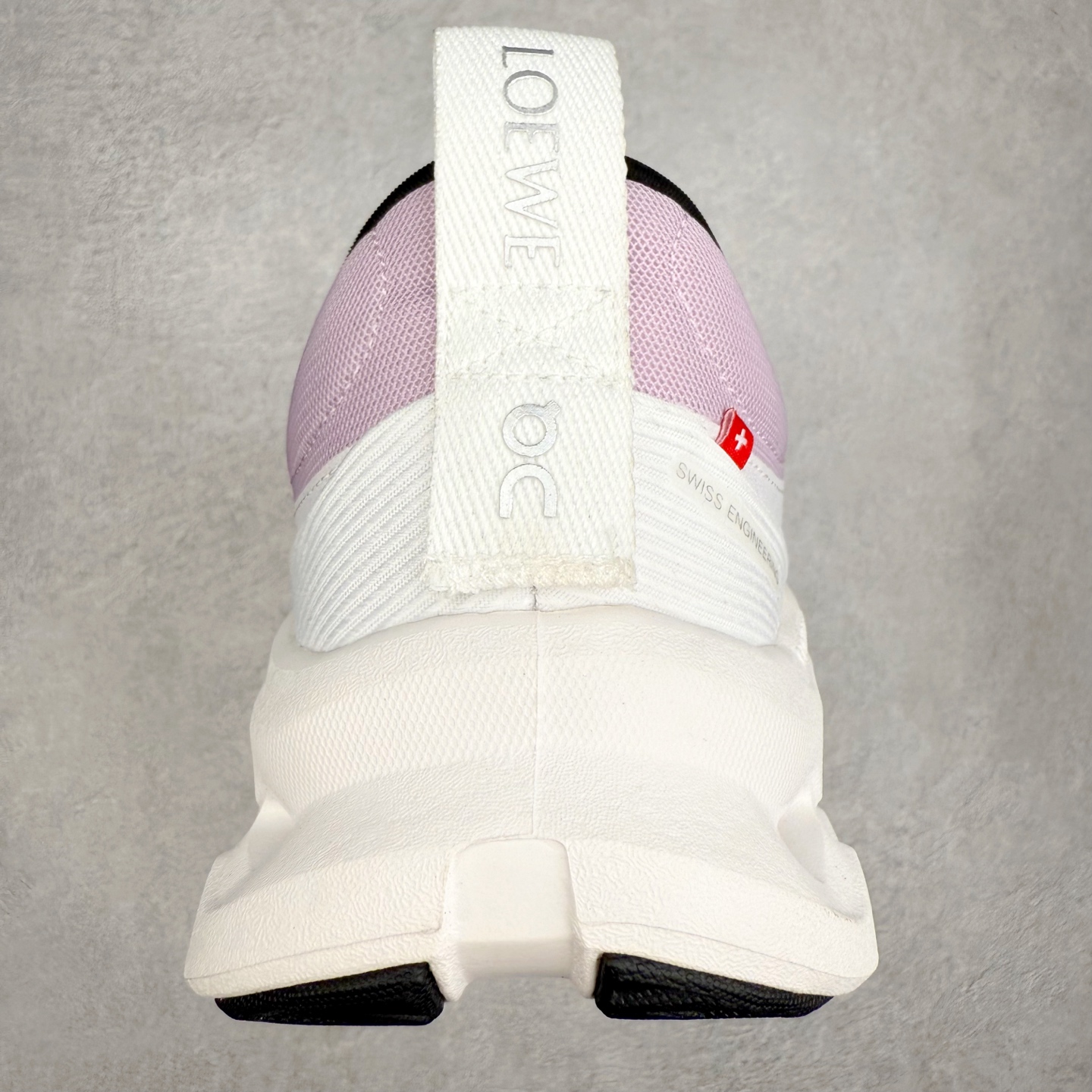 图片[8]-LOEWE x On Cloudtilt 2.0 昂跑罗意威联名 圆头系带生活休闲鞋 此运动品牌 开创于2010年 缓震着陆、强效回弹、轻柔质感的设计构思始终是ON研制关键 与此同时基于“为全球提供革新性的跑步感受”信念 陆续推出了多款跑鞋及其以专业运动人体跑步工程学为设计关键的功能性跑步服饰设备 让跑者不费力气地畅快畅跑 尺码：36 36.5 37.5 38 38.5 39 40 40.5 41 42 42.5 43 44 44.5 45-选品中心