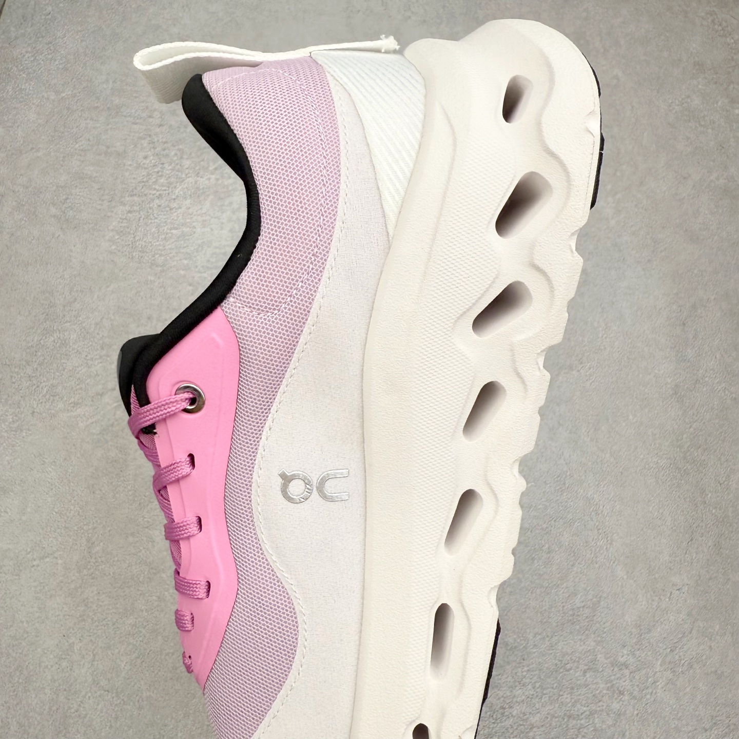 图片[7]-LOEWE x On Cloudtilt 2.0 昂跑罗意威联名 圆头系带生活休闲鞋 此运动品牌 开创于2010年 缓震着陆、强效回弹、轻柔质感的设计构思始终是ON研制关键 与此同时基于“为全球提供革新性的跑步感受”信念 陆续推出了多款跑鞋及其以专业运动人体跑步工程学为设计关键的功能性跑步服饰设备 让跑者不费力气地畅快畅跑 尺码：36 36.5 37.5 38 38.5 39 40 40.5 41 42 42.5 43 44 44.5 45-选品中心