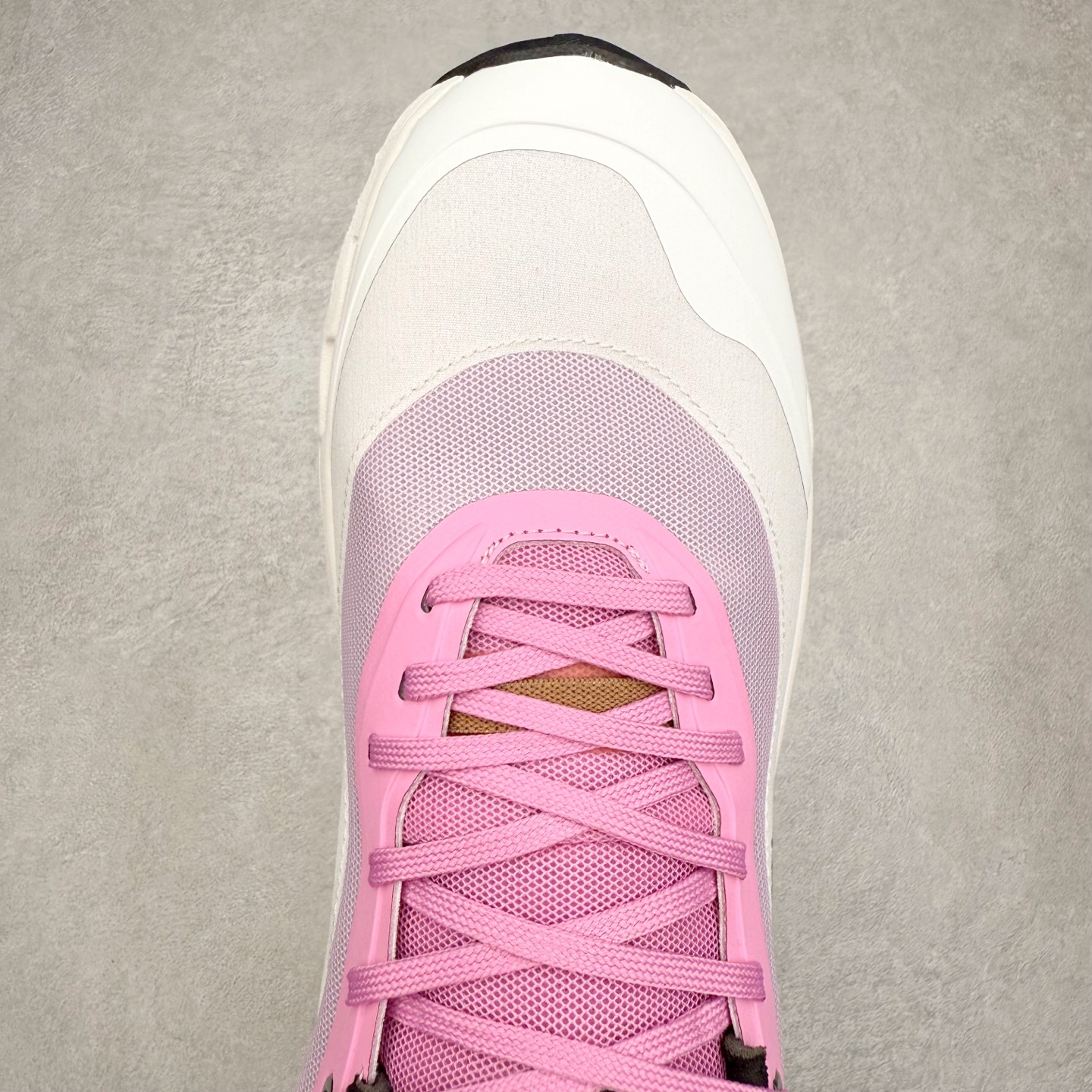 图片[4]-LOEWE x On Cloudtilt 2.0 昂跑罗意威联名 圆头系带生活休闲鞋 此运动品牌 开创于2010年 缓震着陆、强效回弹、轻柔质感的设计构思始终是ON研制关键 与此同时基于“为全球提供革新性的跑步感受”信念 陆续推出了多款跑鞋及其以专业运动人体跑步工程学为设计关键的功能性跑步服饰设备 让跑者不费力气地畅快畅跑 尺码：36 36.5 37.5 38 38.5 39 40 40.5 41 42 42.5 43 44 44.5 45-选品中心