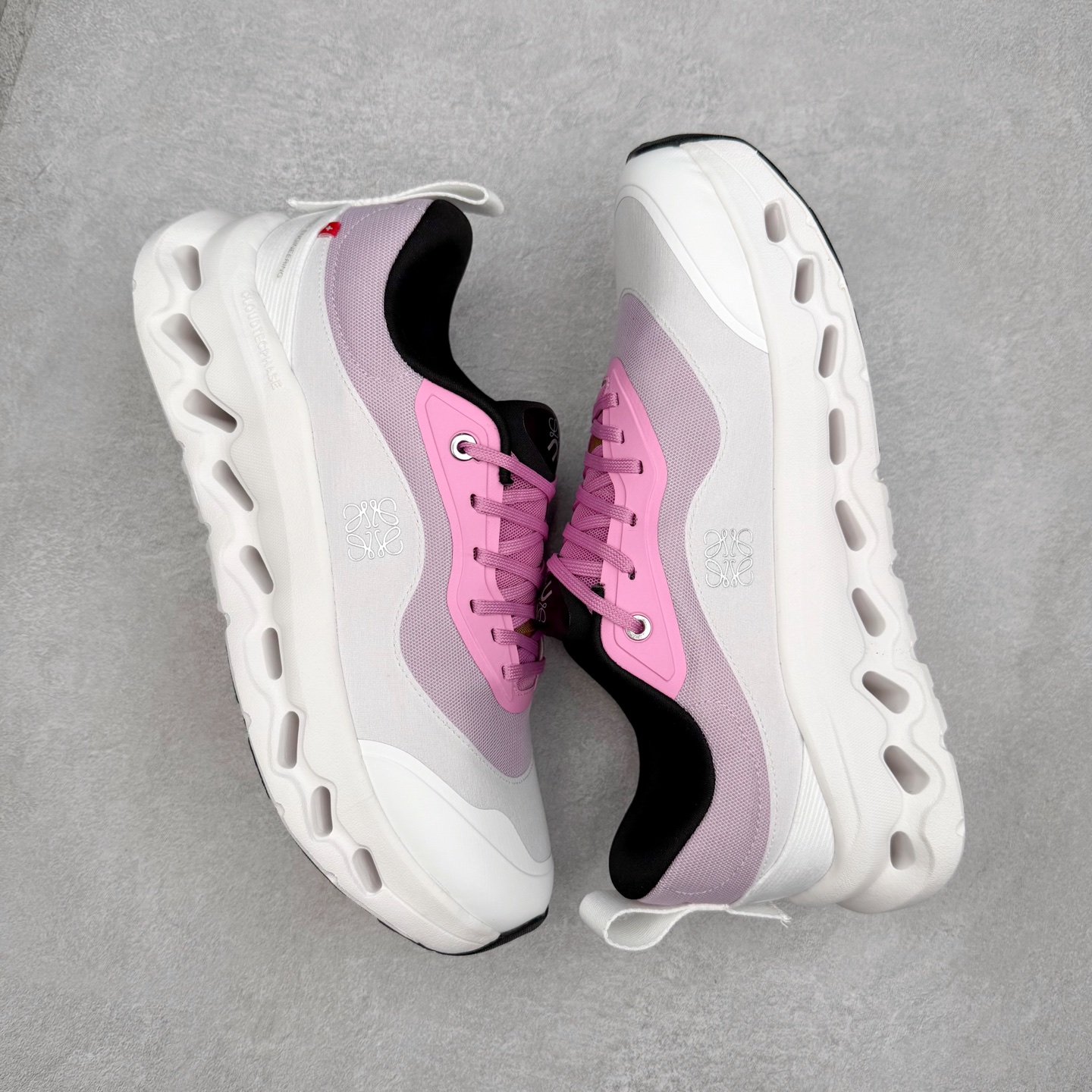 图片[3]-LOEWE x On Cloudtilt 2.0 昂跑罗意威联名 圆头系带生活休闲鞋 此运动品牌 开创于2010年 缓震着陆、强效回弹、轻柔质感的设计构思始终是ON研制关键 与此同时基于“为全球提供革新性的跑步感受”信念 陆续推出了多款跑鞋及其以专业运动人体跑步工程学为设计关键的功能性跑步服饰设备 让跑者不费力气地畅快畅跑 尺码：36 36.5 37.5 38 38.5 39 40 40.5 41 42 42.5 43 44 44.5 45-选品中心