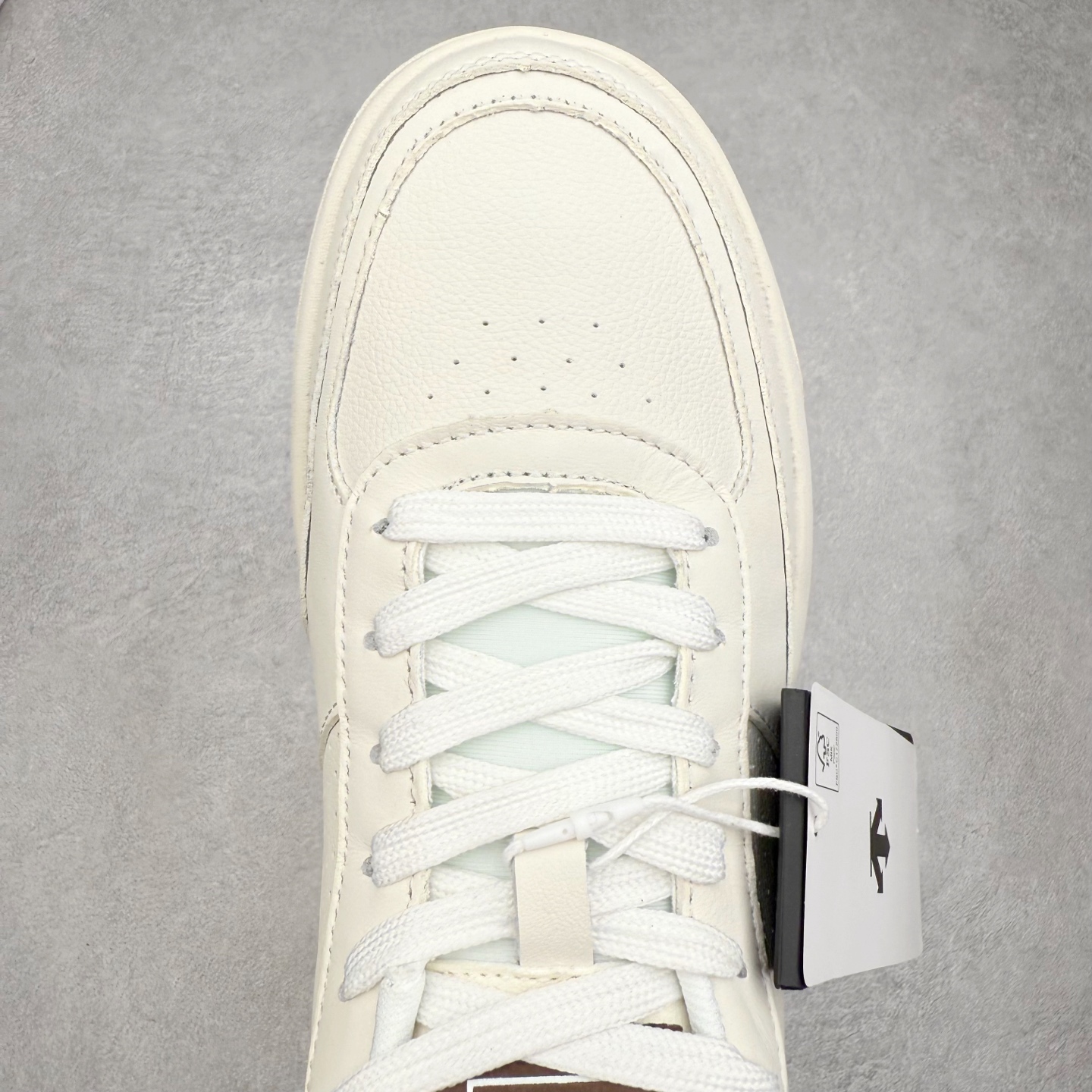 图片[4]-迪桑特DESCENTE Dualis DE Board运动舒适 低帮 生活休闲鞋 男款 巧克力色 DESCENTE（迪桑特）创立于1935年，品牌名取自法语词汇，意为“滑降”。品牌箭头标识代表滑雪的三种技术“高速直线滑行”、“穿越”和“侧滑”，也寓意品牌在打造高端专业运动产品中不断追求完美的创新精神，致力于成为中国高端专业滑雪、综训、女子、铁人三项、高尔夫的第一品牌。实拍调校N版已经零色差零失真 百分百还原实物色彩所见即所得 不存在货不对板色差等低级问题 选购参考实物拍摄 不混卖不参货 只用心做好货严格选品 承诺混一赔十 尺码：36 36.5 37.5 38 38.5 39 40 40.5 41 42 42.5 43 44 44.5 45-选品中心