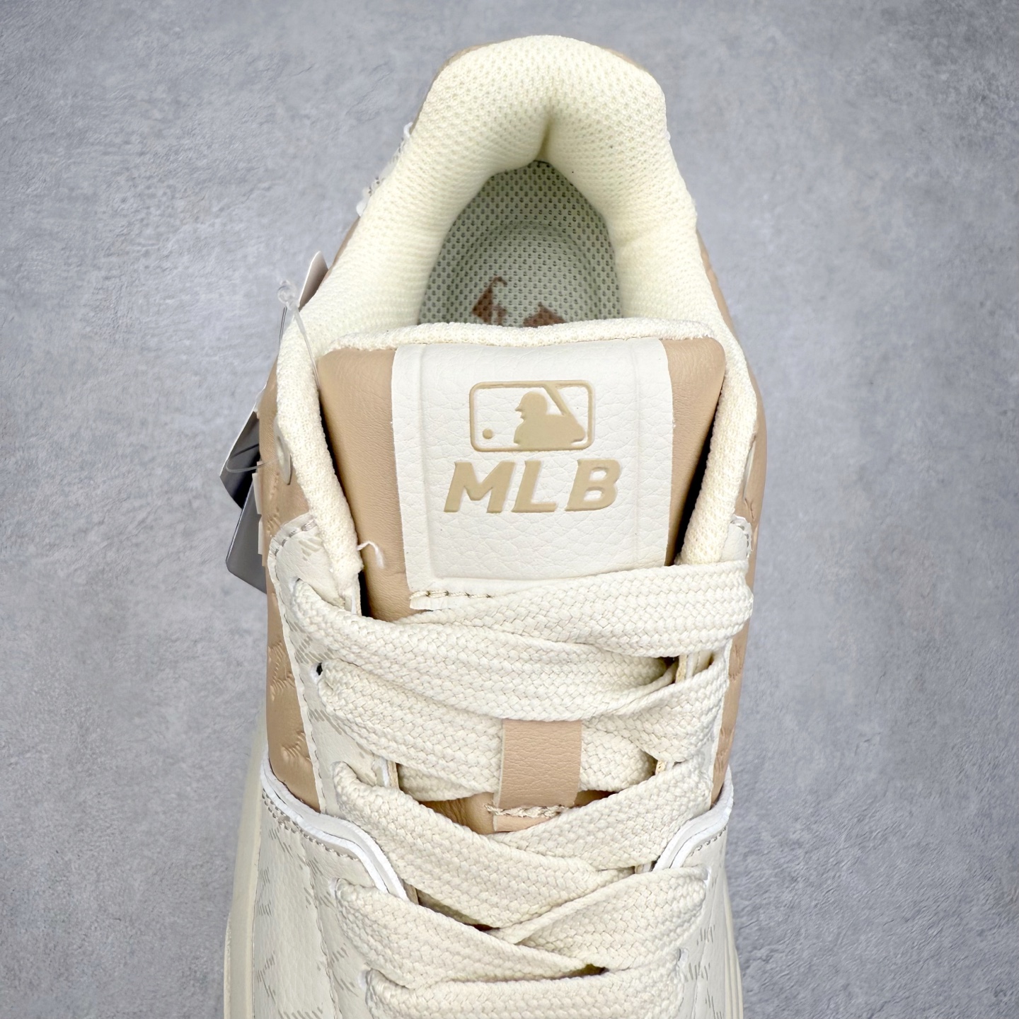 图片[5]-MLB Chunky Liner Basic 复古印花学长鞋系列低帮轻量增高厚底百搭休闲运动慢跑鞋板鞋 Korea韩国联名NY美国榄球纽约洋基队限定 韩国代购专供 全套原楦原纸板原厂数据开发 正确中底拉帮中底网布细节 平台代购专供 左脚内置芯片 韩国代购吊牌标贴 独家一比一RB+MD组合大底 高频后跟小人Logo精准对位立体饱满 正确网布加超迁鞋面 转印中底走线紧密 转印Logo工艺表层防刮不掉色 尺码：35 36 36.5 37.5 38 38.5 39 40 40.5 41 42 42.5 43 44 45-选品中心