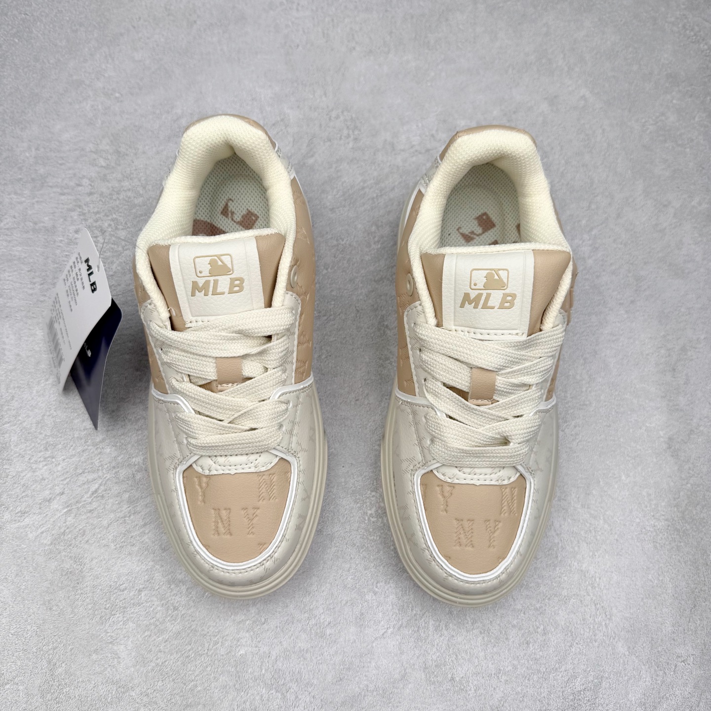 图片[2]-MLB Chunky Liner Basic 复古印花学长鞋系列低帮轻量增高厚底百搭休闲运动慢跑鞋板鞋 Korea韩国联名NY美国榄球纽约洋基队限定 韩国代购专供 全套原楦原纸板原厂数据开发 正确中底拉帮中底网布细节 平台代购专供 左脚内置芯片 韩国代购吊牌标贴 独家一比一RB+MD组合大底 高频后跟小人Logo精准对位立体饱满 正确网布加超迁鞋面 转印中底走线紧密 转印Logo工艺表层防刮不掉色 尺码：35 36 36.5 37.5 38 38.5 39 40 40.5 41 42 42.5 43 44 45-选品中心
