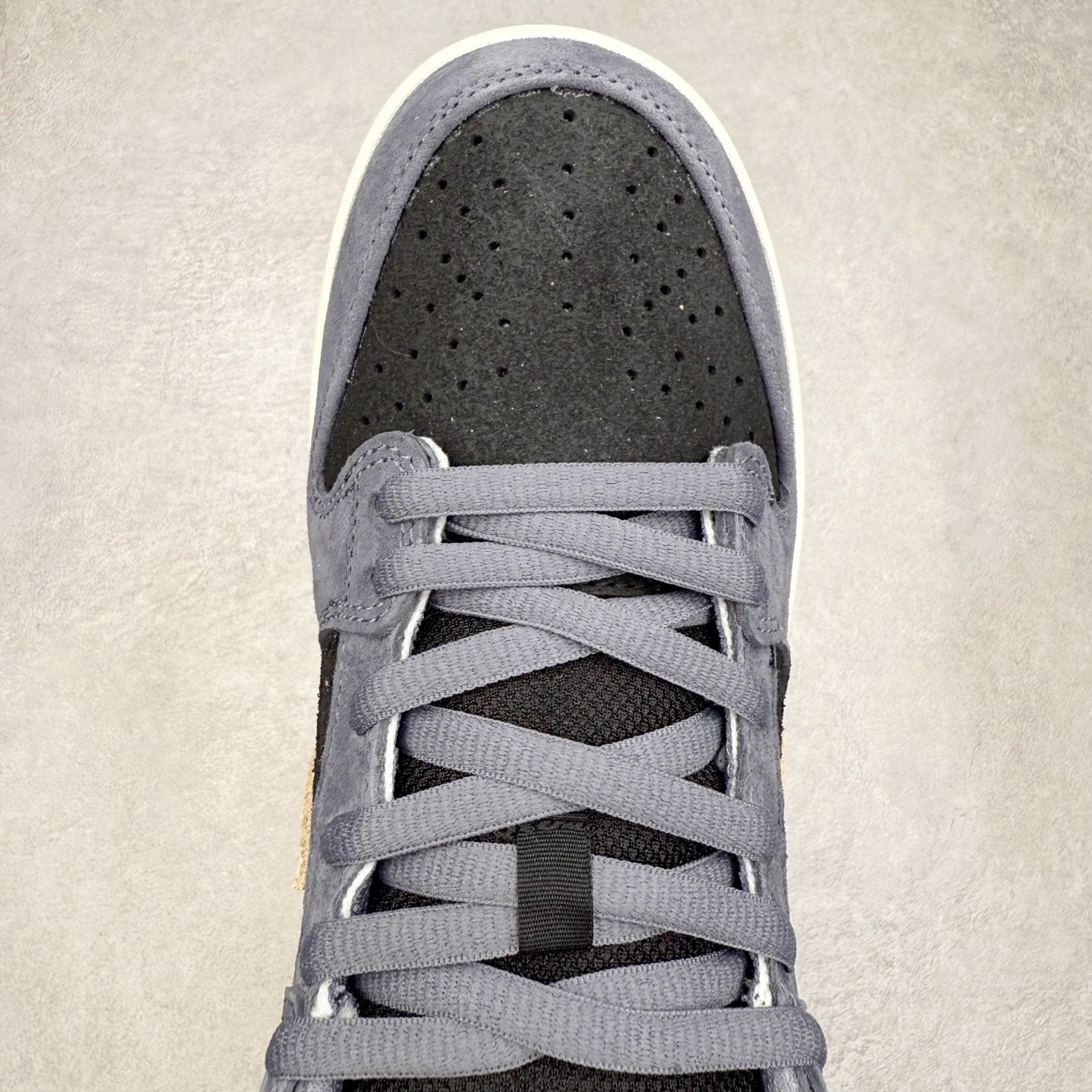 图片[4]-＃F版 NK SB Dunk Low HF3063-002 极限压缩利润空间 超乎所想的高性价比 用料绝不含糊 原盒原配 正确耐磨橡胶大底 超高清洁度 全鞋零毛边皮料切割 全套原楦原模倾力打造完美版型 尺码：36 36.5 37.5 38 38.5 39 40 40.5 41 42 42.5 43 44 44.5 45 46 47.5-选品中心