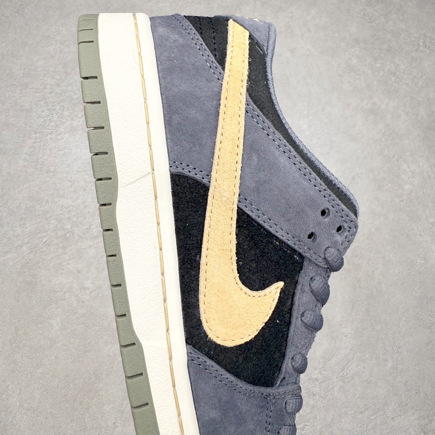 图片[6]-＃F版 NK SB Dunk Low HF3063-002 极限压缩利润空间 超乎所想的高性价比 用料绝不含糊 原盒原配 正确耐磨橡胶大底 超高清洁度 全鞋零毛边皮料切割 全套原楦原模倾力打造完美版型 尺码：36 36.5 37.5 38 38.5 39 40 40.5 41 42 42.5 43 44 44.5 45 46 47.5-选品中心