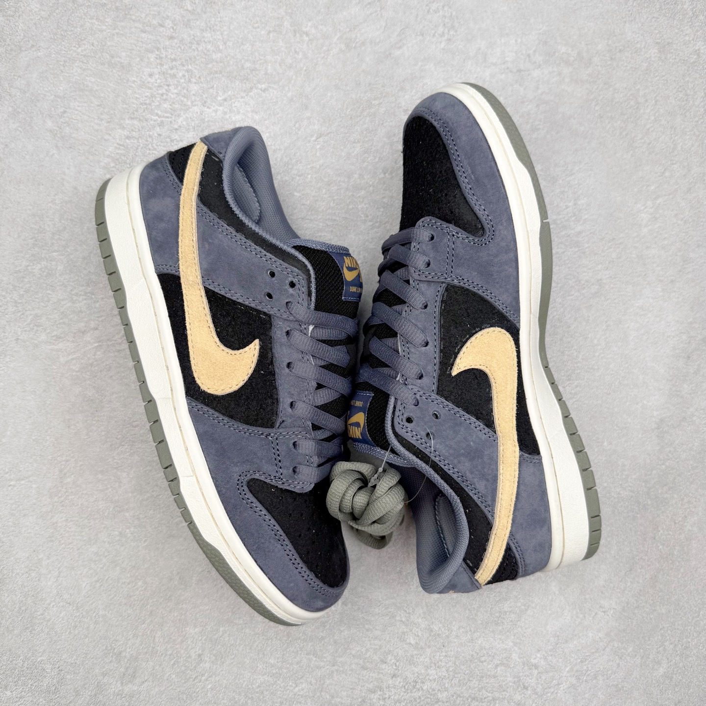 图片[3]-＃F版 NK SB Dunk Low HF3063-002 极限压缩利润空间 超乎所想的高性价比 用料绝不含糊 原盒原配 正确耐磨橡胶大底 超高清洁度 全鞋零毛边皮料切割 全套原楦原模倾力打造完美版型 尺码：36 36.5 37.5 38 38.5 39 40 40.5 41 42 42.5 43 44 44.5 45 46 47.5-选品中心