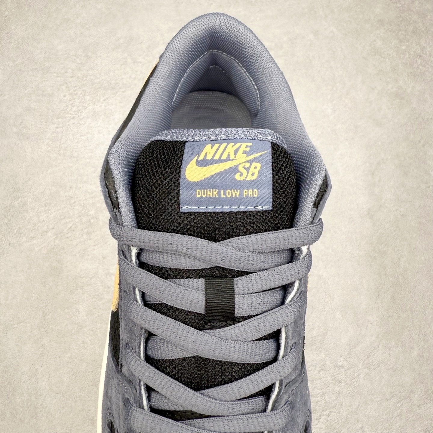 图片[5]-＃F版 NK SB Dunk Low HF3063-002 极限压缩利润空间 超乎所想的高性价比 用料绝不含糊 原盒原配 正确耐磨橡胶大底 超高清洁度 全鞋零毛边皮料切割 全套原楦原模倾力打造完美版型 尺码：36 36.5 37.5 38 38.5 39 40 40.5 41 42 42.5 43 44 44.5 45 46 47.5-选品中心