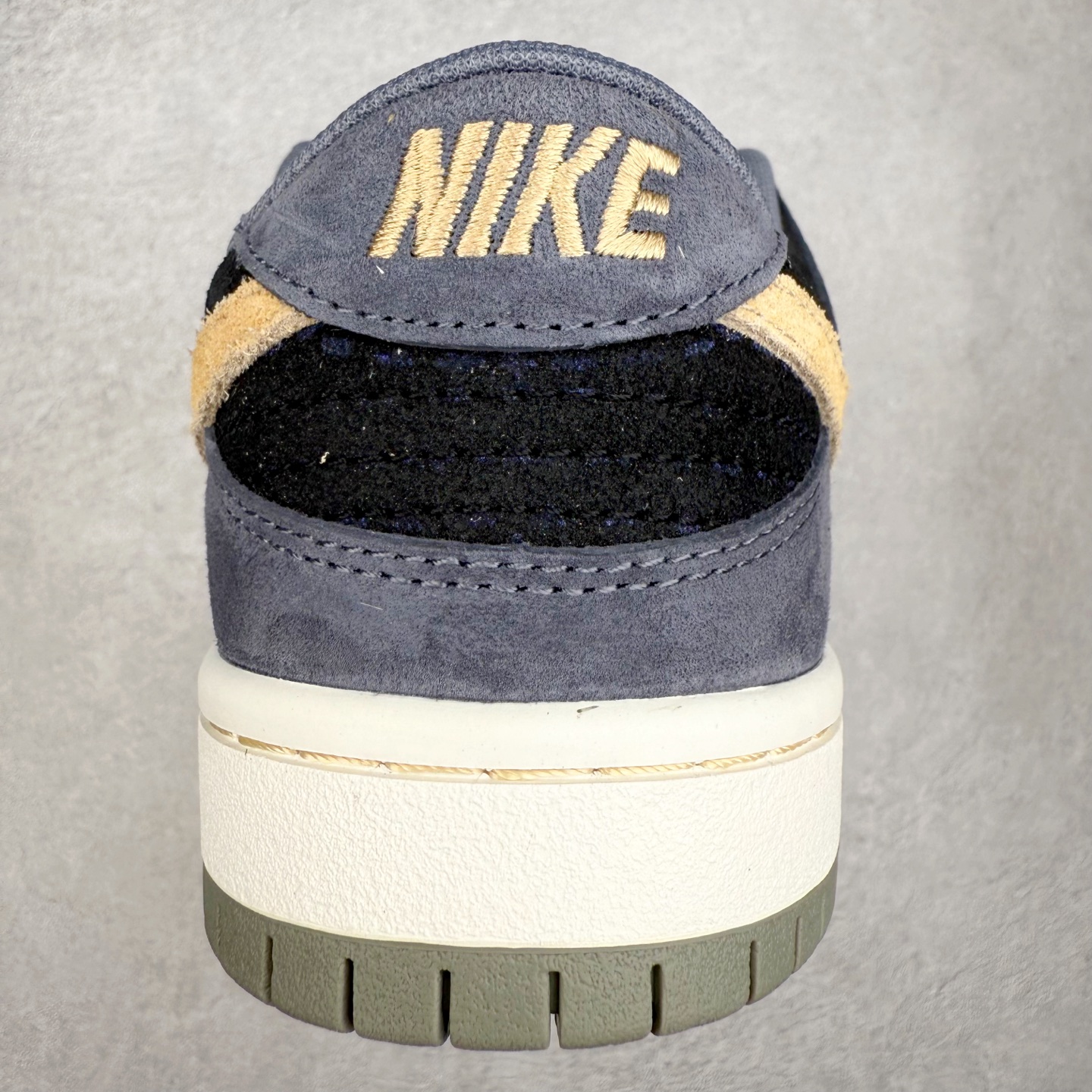 图片[8]-＃F版 NK SB Dunk Low HF3063-002 极限压缩利润空间 超乎所想的高性价比 用料绝不含糊 原盒原配 正确耐磨橡胶大底 超高清洁度 全鞋零毛边皮料切割 全套原楦原模倾力打造完美版型 尺码：36 36.5 37.5 38 38.5 39 40 40.5 41 42 42.5 43 44 44.5 45 46 47.5-选品中心