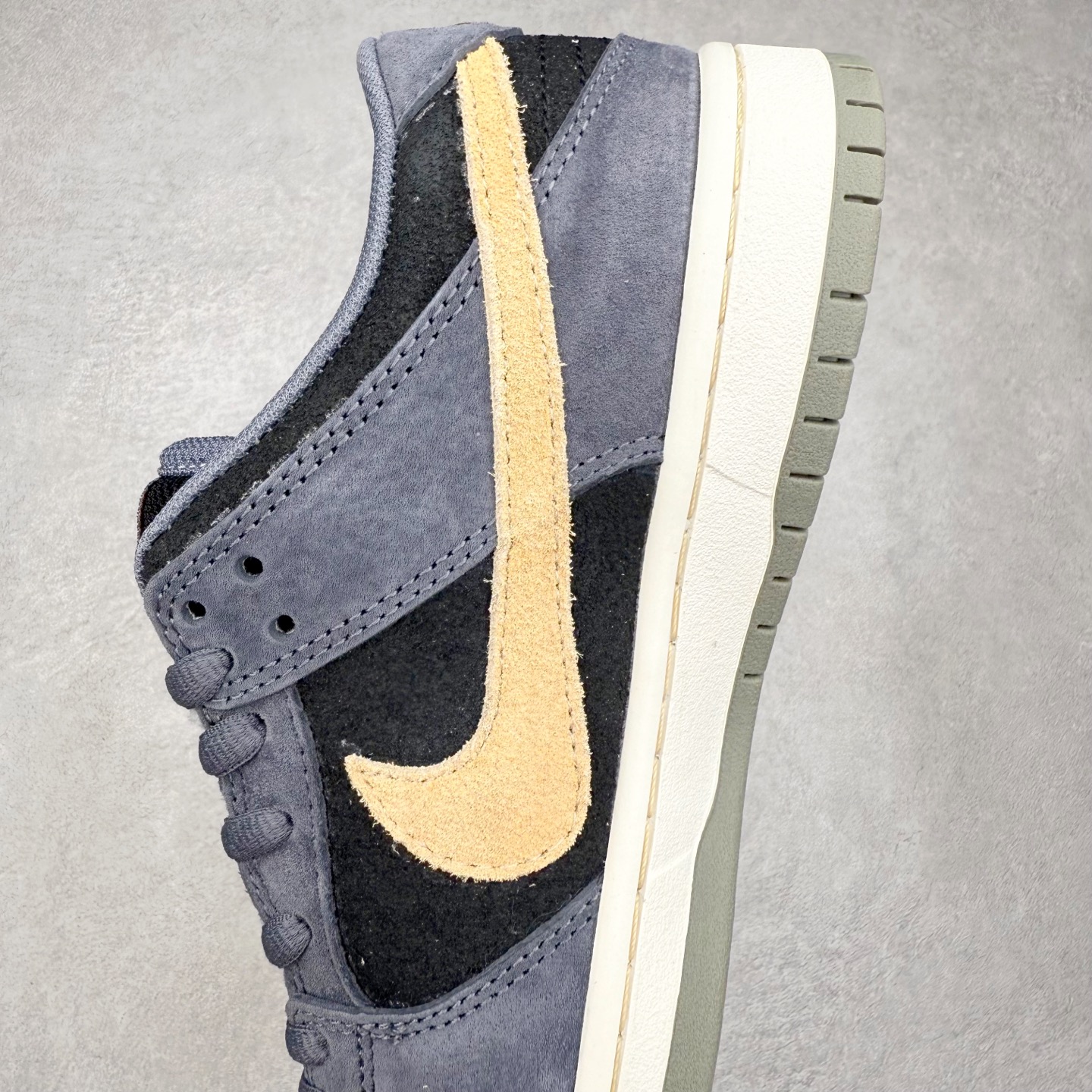 图片[7]-＃F版 NK SB Dunk Low HF3063-002 极限压缩利润空间 超乎所想的高性价比 用料绝不含糊 原盒原配 正确耐磨橡胶大底 超高清洁度 全鞋零毛边皮料切割 全套原楦原模倾力打造完美版型 尺码：36 36.5 37.5 38 38.5 39 40 40.5 41 42 42.5 43 44 44.5 45 46 47.5-选品中心