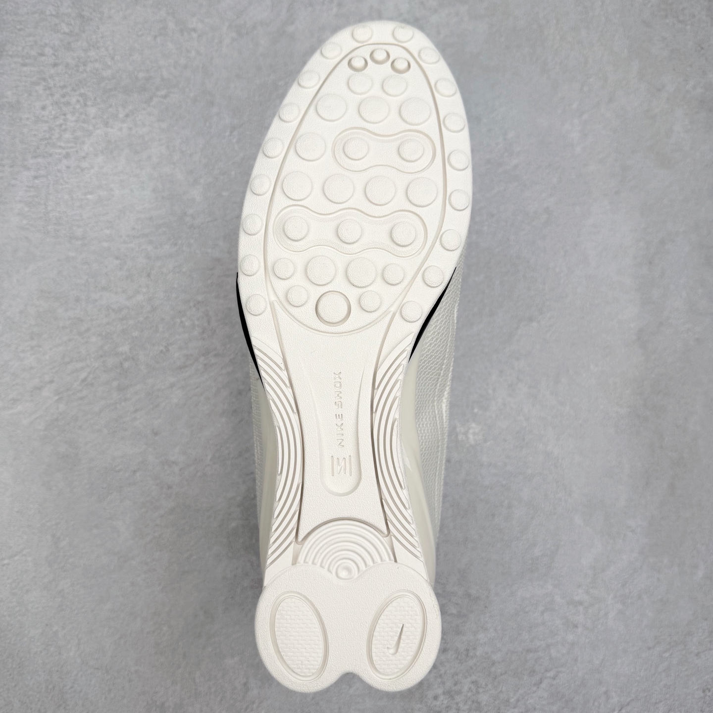 图片[9]-NK SHOX Z 舒适柔软减震回弹生活休闲鞋 男女同款 实拍调校N版已经零色差零失真 百分百还原实物色彩所见即所得 不存在货不对板色差等低级问题 选购参考实物拍摄 不混卖不参货 只用心做好货严格选品 承诺混一赔十 尺码：36 36.5 37.5 38 38.5 39 40 40.5 41 42 42.5 43 44 44.5 45-选品中心