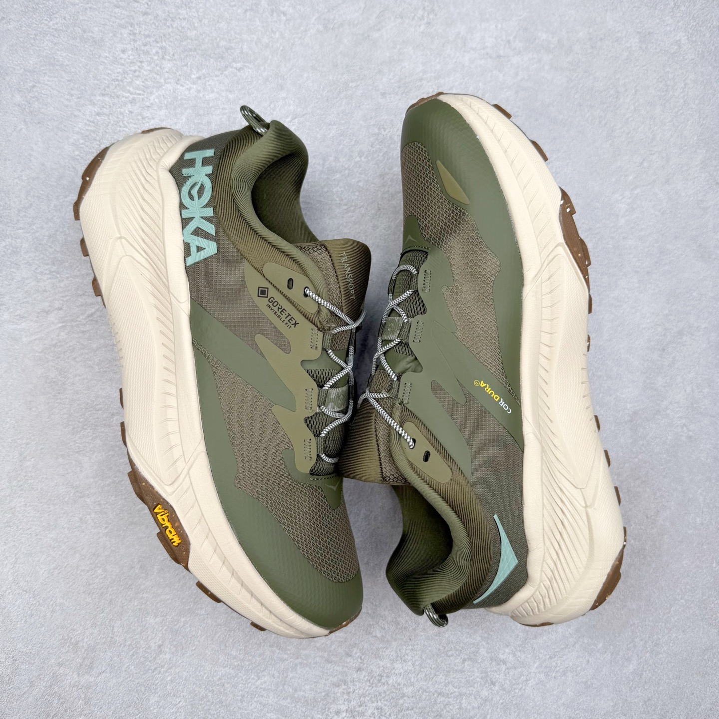 图片[3]-HOKA ONE ONE Transport GTX 圆头舒适防滑耐磨低帮徒步鞋 HOKA ONE ONE是来自美国的跑步鞋知名品牌，创立于2009年，始终致力于为所有跑者提供更新、更好的跑步装备。相比常规跑鞋，HOKA ONE ONE特别研发使用性能独特的几何形跑鞋中底，此种鞋底更厚、更高、回弹性也更好，除了卓越的缓冲性能，它还能內各种阶段的跑者带来更具动感、更加稳定的跑步体验。HOKAONE ONE从设计之初就清楚意识到，要保证跑者步幅的均匀一致，双脚自然而然的运动至关重要。尺码：36 36.5 37.5 38 38.5 39 40 40.5 41 42 42.5 43 44 44.5 45-选品中心