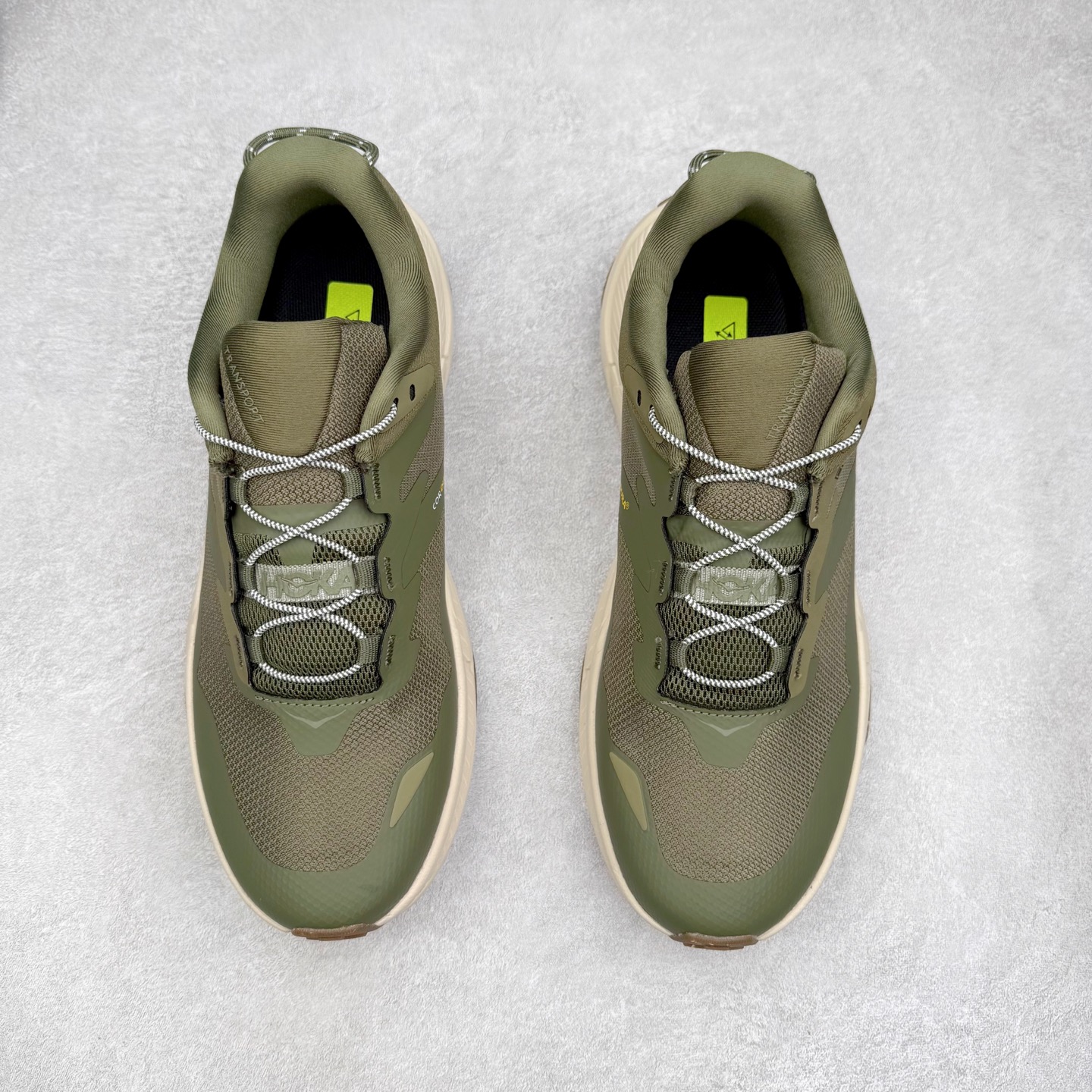 图片[2]-HOKA ONE ONE Transport GTX 圆头舒适防滑耐磨低帮徒步鞋 HOKA ONE ONE是来自美国的跑步鞋知名品牌，创立于2009年，始终致力于为所有跑者提供更新、更好的跑步装备。相比常规跑鞋，HOKA ONE ONE特别研发使用性能独特的几何形跑鞋中底，此种鞋底更厚、更高、回弹性也更好，除了卓越的缓冲性能，它还能內各种阶段的跑者带来更具动感、更加稳定的跑步体验。HOKAONE ONE从设计之初就清楚意识到，要保证跑者步幅的均匀一致，双脚自然而然的运动至关重要。尺码：36 36.5 37.5 38 38.5 39 40 40.5 41 42 42.5 43 44 44.5 45-选品中心