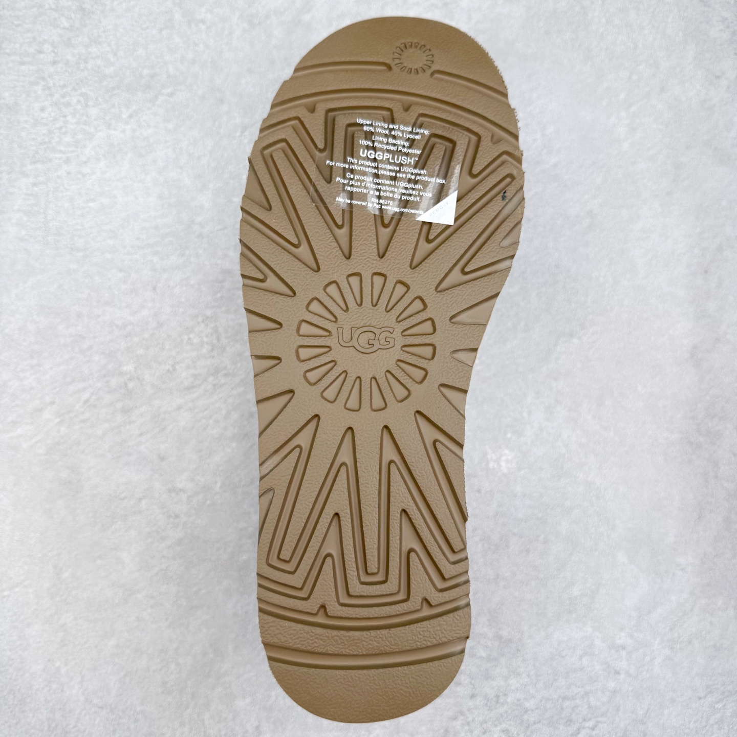 图片[9]-UGG 3891 经典秋冬羊皮毛一体雪地靴 隆丰A级澳洲进口羊皮毛一体 完全遵循ZP工艺流程 代工厂原厂版师 秉承无原鞋不开发选择 注重每一处细节 市面最正版型 TREADLITE\\\”轻翼\\\”科技外底 轻便/耐用/柔韧/桩型【售后郑重承诺】一个月内若出现重大脱胶/断底等质量问题 直接为您换新 翻毛皮鞋面 细腻亲肤再生聚酯纤维滚边 舒适易打理 保暖性佳 UGG plush™ 里衬和内底 茸软亲肤 舒适暖足 经典鞋型搭配轻盈厚底 稳稳拿捏秋冬出街时髦造型 Treadlite by UGG 轻翼大底 轻盈缓震 为双足减负 舒适轻便 助你轻松畅玩整天 尺码：35 36 37 38 39 40-选品中心