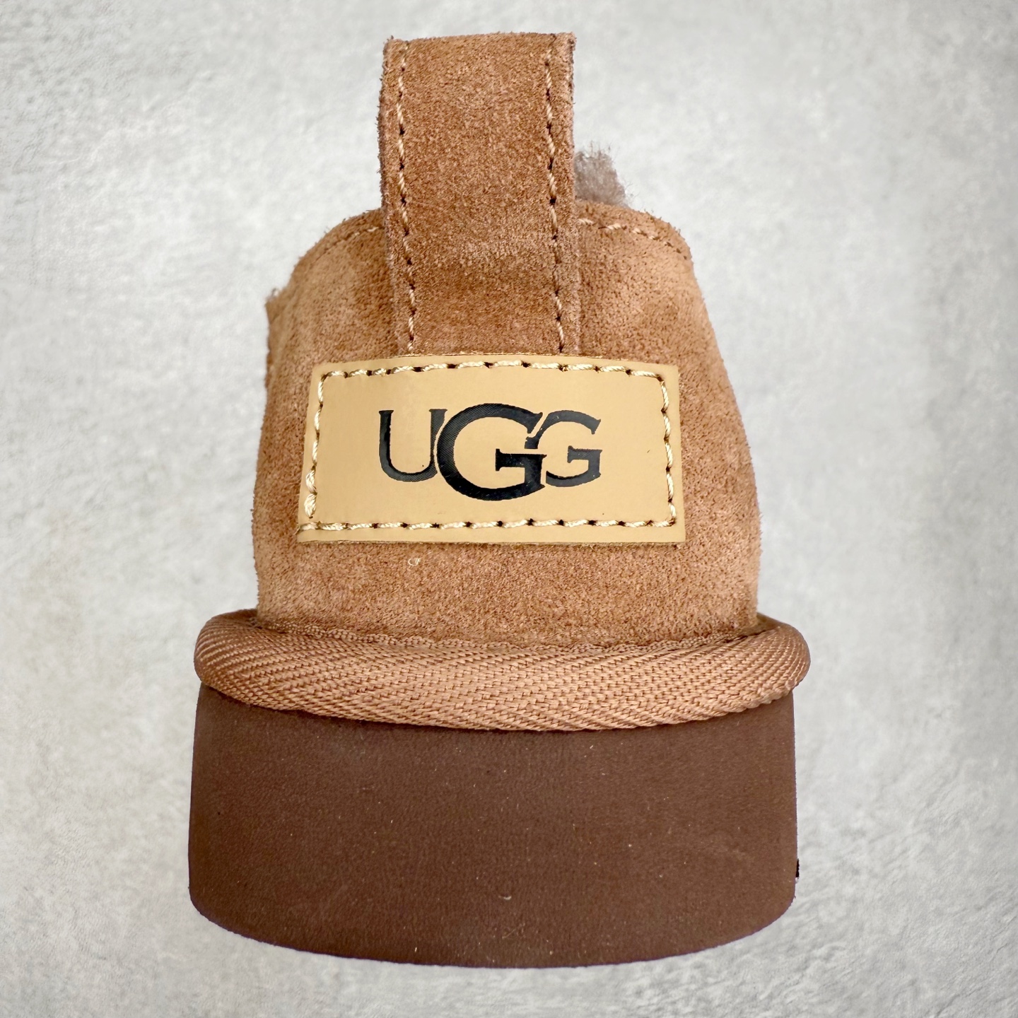 图片[8]-UGG 3891 经典秋冬羊皮毛一体雪地靴 隆丰A级澳洲进口羊皮毛一体 完全遵循ZP工艺流程 代工厂原厂版师 秉承无原鞋不开发选择 注重每一处细节 市面最正版型 TREADLITE\\\”轻翼\\\”科技外底 轻便/耐用/柔韧/桩型【售后郑重承诺】一个月内若出现重大脱胶/断底等质量问题 直接为您换新 翻毛皮鞋面 细腻亲肤再生聚酯纤维滚边 舒适易打理 保暖性佳 UGG plush™ 里衬和内底 茸软亲肤 舒适暖足 经典鞋型搭配轻盈厚底 稳稳拿捏秋冬出街时髦造型 Treadlite by UGG 轻翼大底 轻盈缓震 为双足减负 舒适轻便 助你轻松畅玩整天 尺码：35 36 37 38 39 40-选品中心