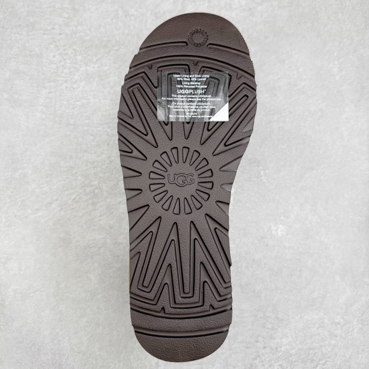 图片[9]-UGG 3891 经典秋冬羊皮毛一体雪地靴 隆丰A级澳洲进口羊皮毛一体 完全遵循ZP工艺流程 代工厂原厂版师 秉承无原鞋不开发选择 注重每一处细节 市面最正版型 TREADLITE\\\”轻翼\\\”科技外底 轻便/耐用/柔韧/桩型【售后郑重承诺】一个月内若出现重大脱胶/断底等质量问题 直接为您换新 翻毛皮鞋面 细腻亲肤再生聚酯纤维滚边 舒适易打理 保暖性佳 UGG plush™ 里衬和内底 茸软亲肤 舒适暖足 经典鞋型搭配轻盈厚底 稳稳拿捏秋冬出街时髦造型 Treadlite by UGG 轻翼大底 轻盈缓震 为双足减负 舒适轻便 助你轻松畅玩整天 尺码：35 36 37 38 39 40-选品中心