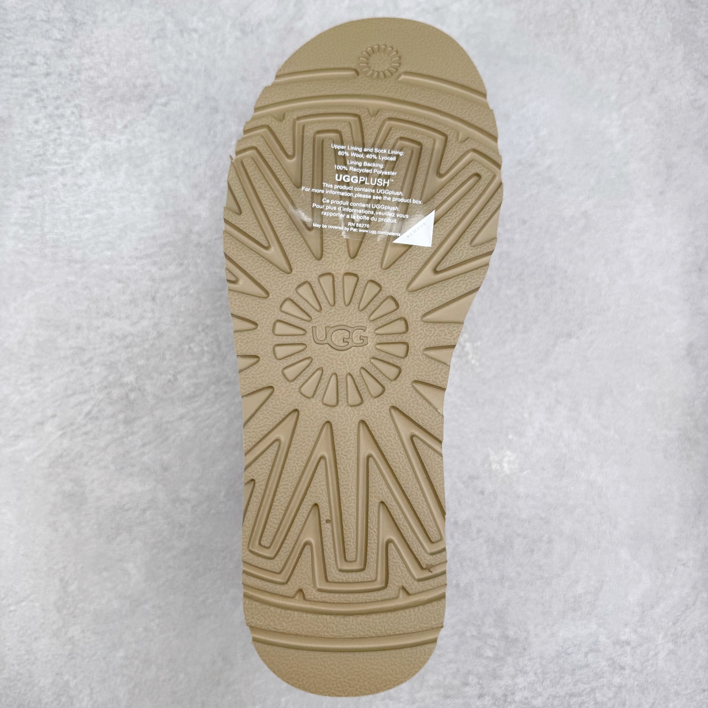 图片[9]-UGG 3891 经典秋冬羊皮毛一体雪地靴 隆丰A级澳洲进口羊皮毛一体 完全遵循ZP工艺流程 代工厂原厂版师 秉承无原鞋不开发选择 注重每一处细节 市面最正版型 TREADLITE\\\”轻翼\\\”科技外底 轻便/耐用/柔韧/桩型【售后郑重承诺】一个月内若出现重大脱胶/断底等质量问题 直接为您换新 翻毛皮鞋面 细腻亲肤再生聚酯纤维滚边 舒适易打理 保暖性佳 UGG plush™ 里衬和内底 茸软亲肤 舒适暖足 经典鞋型搭配轻盈厚底 稳稳拿捏秋冬出街时髦造型 Treadlite by UGG 轻翼大底 轻盈缓震 为双足减负 舒适轻便 助你轻松畅玩整天 尺码：35 36 37 38 39 40-选品中心