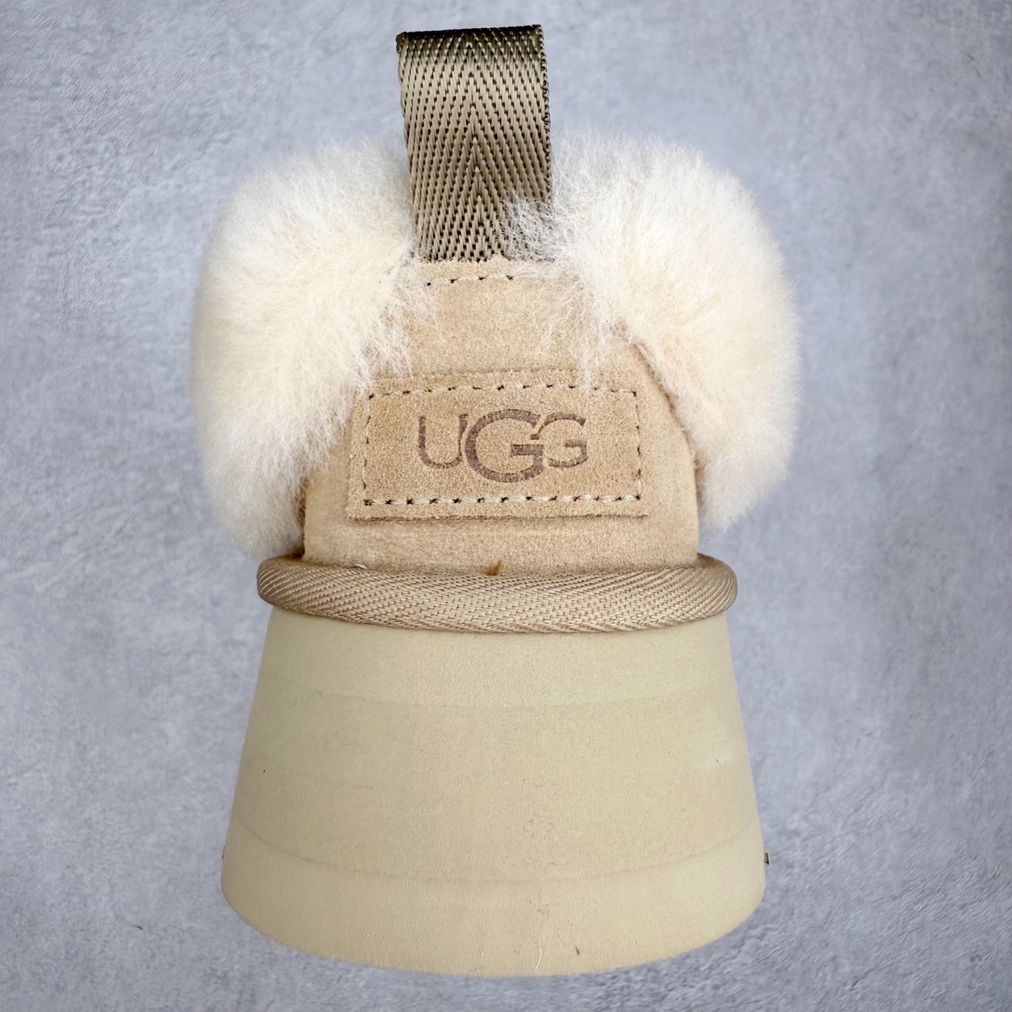 图片[8]-UGG 1393 经典秋冬羊皮毛一体雪地靴 隆丰A级澳洲进口羊皮毛一体 完全遵循ZP工艺流程 代工厂原厂版师 秉承无原鞋不开发选择 注重每一处细节 市面最正版型 TREADLITE\\\”轻翼\\\”科技外底 轻便/耐用/柔韧/桩型【售后郑重承诺】一个月内若出现重大脱胶/断底等质量问题 直接为您换新 翻毛皮鞋面 细腻亲肤再生聚酯纤维滚边 舒适易打理 保暖性佳 UGG plush™ 里衬和内底 茸软亲肤 舒适暖足 经典鞋型搭配轻盈厚底 稳稳拿捏秋冬出街时髦造型 Treadlite by UGG 轻翼大底 轻盈缓震 为双足减负 舒适轻便 助你轻松畅玩整天 尺码：35 36 37 38 39 40-选品中心