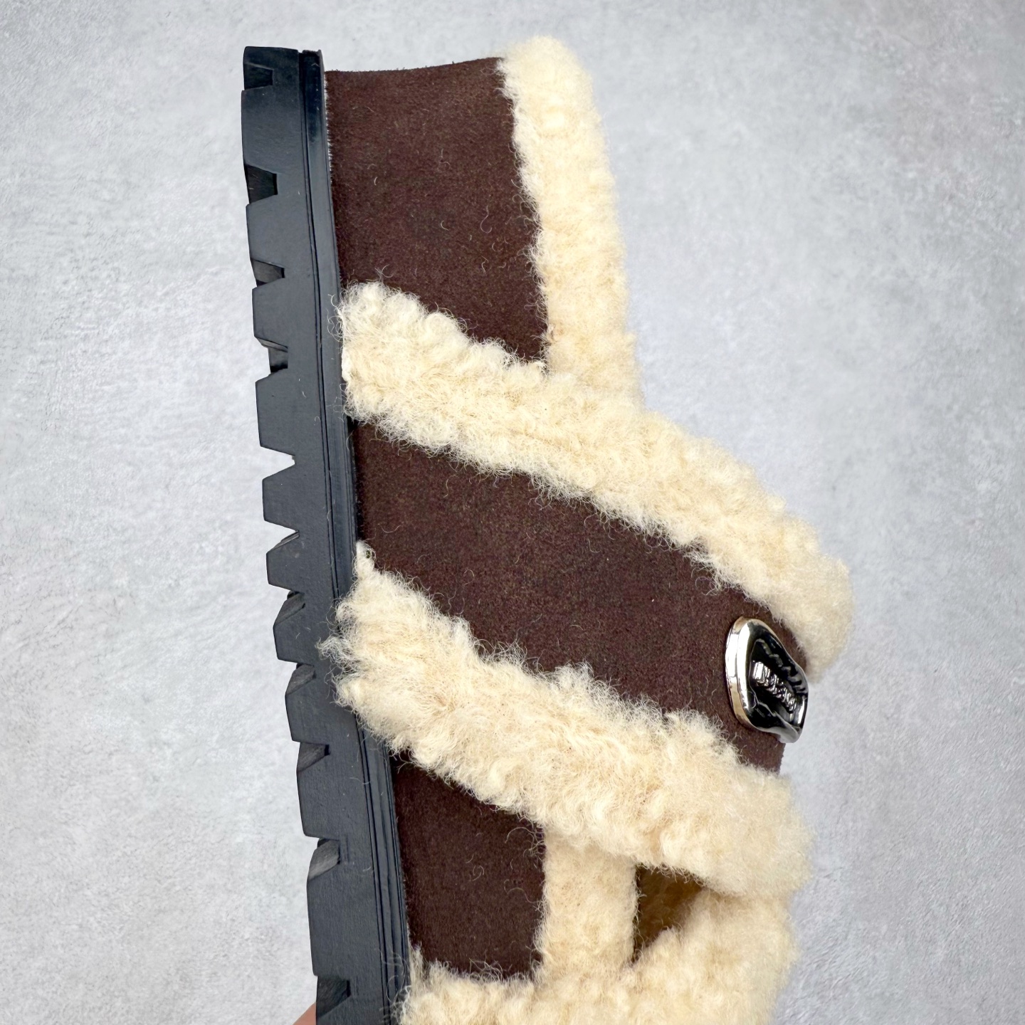 图片[6]-GG-CC 百搭慵懒风外出法式时尚厚底勃肯毛毛一字拖鞋 实拍调校N版已经零色差零失真 百分百还原实物色彩所见即所得 不存在货不对板色差等低级问题 选购参考实物拍摄 不混卖不参货 只用心做好货严格选品 承诺混一赔十 尺码：35 36 37 38 39-选品中心