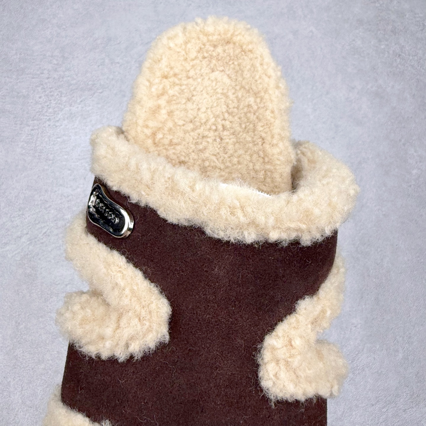 图片[5]-GG-CC 百搭慵懒风外出法式时尚厚底勃肯毛毛一字拖鞋 实拍调校N版已经零色差零失真 百分百还原实物色彩所见即所得 不存在货不对板色差等低级问题 选购参考实物拍摄 不混卖不参货 只用心做好货严格选品 承诺混一赔十 尺码：35 36 37 38 39-选品中心