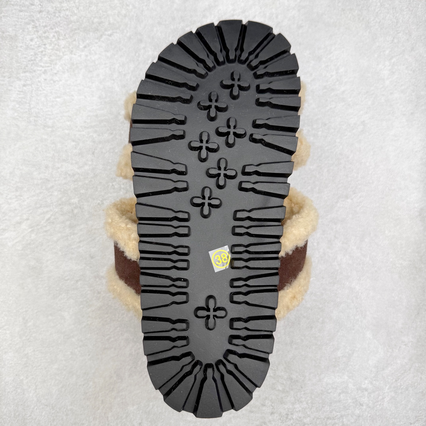 图片[9]-GG-CC 百搭慵懒风外出法式时尚厚底勃肯毛毛一字拖鞋 实拍调校N版已经零色差零失真 百分百还原实物色彩所见即所得 不存在货不对板色差等低级问题 选购参考实物拍摄 不混卖不参货 只用心做好货严格选品 承诺混一赔十 尺码：35 36 37 38 39-选品中心