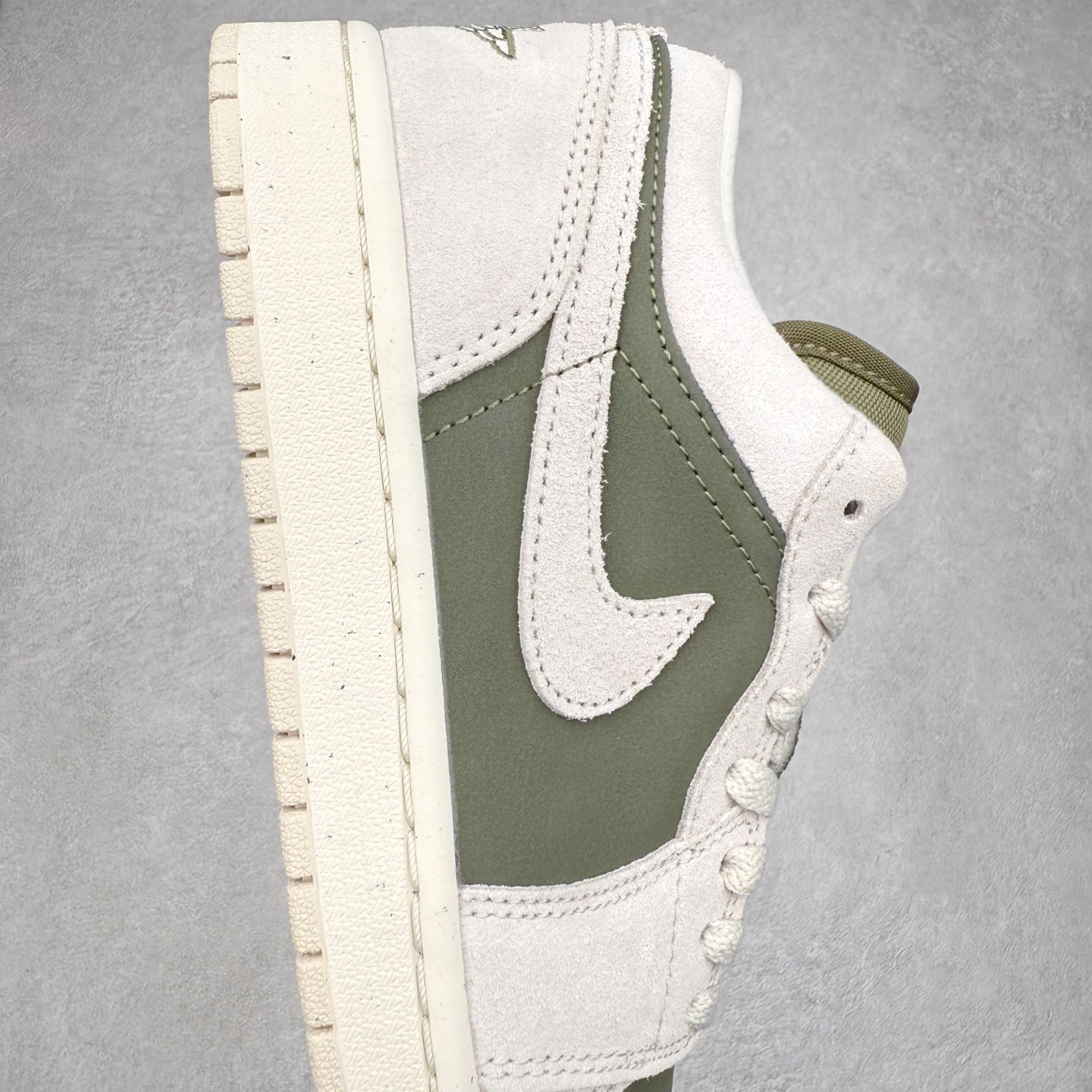 图片[6]-＃DT纯原 Air Jordan AJ1 Low 低帮 HV4089-201 终端优势供应 市面中低帮最具代表性版本没有之一 口碑大厂出品 品控大底版型不断改良更新 全套原纸板楦头开发 确保原汁原味 完美呈现版型 完美零毛边处理 原厂内置全掌气垫 价格定位良心 平台专用代工流水线出品 一眼公司既视感 拿到手的一瞬间就与众不同 碾压市面所有版本 全部原鞋开发 每一个配色都会采购原鞋确认细节 打破市面看图做货无好货之说 尺码：35.5 36 36.5 37.5 38 38.5 39 40 40.5 41 42 42.5 43 44 44.5 45 46-选品中心