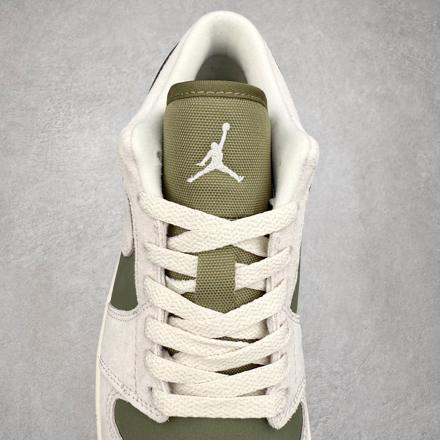 图片[5]-＃DT纯原 Air Jordan AJ1 Low 低帮 HV4089-201 终端优势供应 市面中低帮最具代表性版本没有之一 口碑大厂出品 品控大底版型不断改良更新 全套原纸板楦头开发 确保原汁原味 完美呈现版型 完美零毛边处理 原厂内置全掌气垫 价格定位良心 平台专用代工流水线出品 一眼公司既视感 拿到手的一瞬间就与众不同 碾压市面所有版本 全部原鞋开发 每一个配色都会采购原鞋确认细节 打破市面看图做货无好货之说 尺码：35.5 36 36.5 37.5 38 38.5 39 40 40.5 41 42 42.5 43 44 44.5 45 46-选品中心